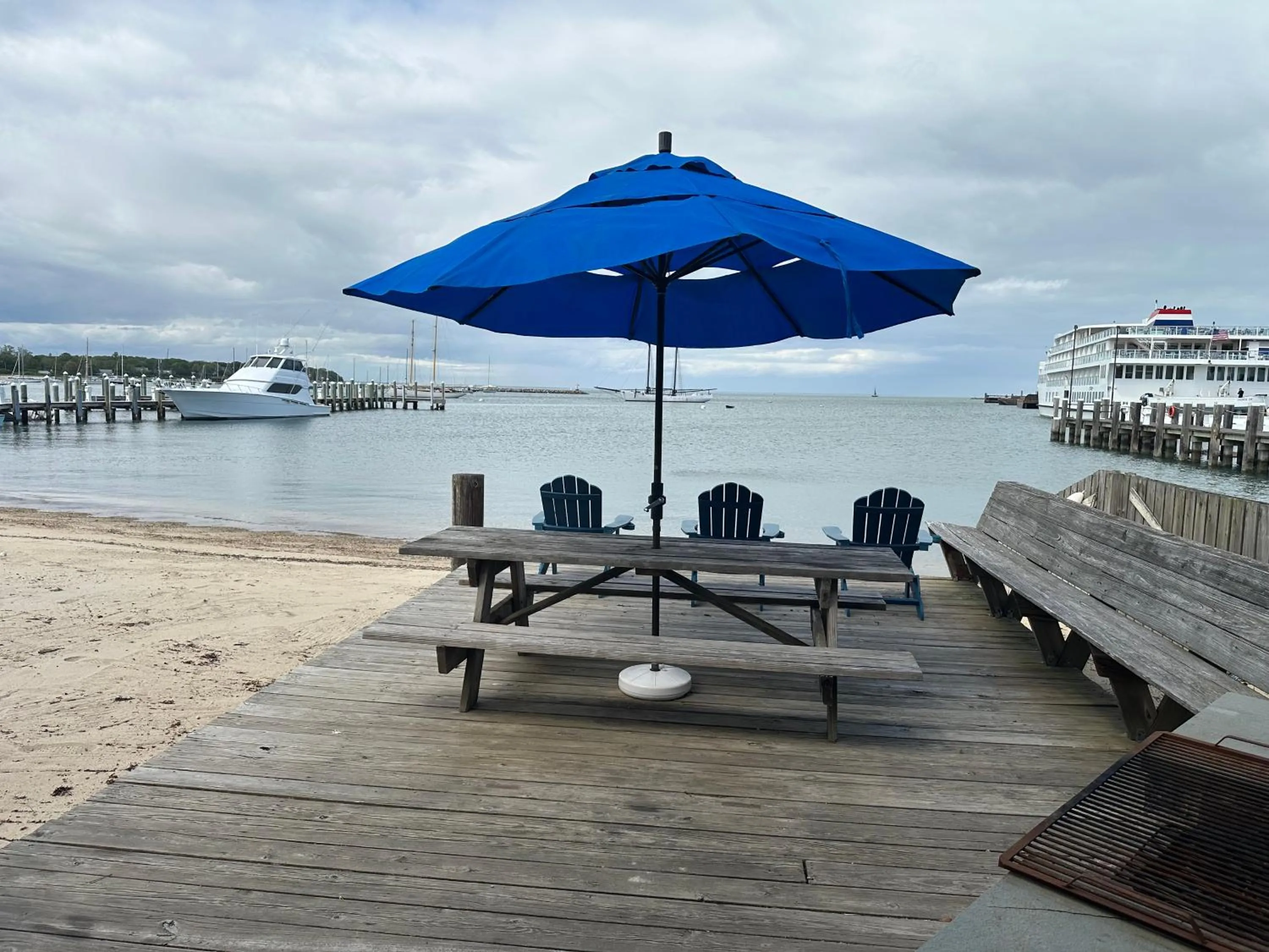 Vineyard Harbor Motel
