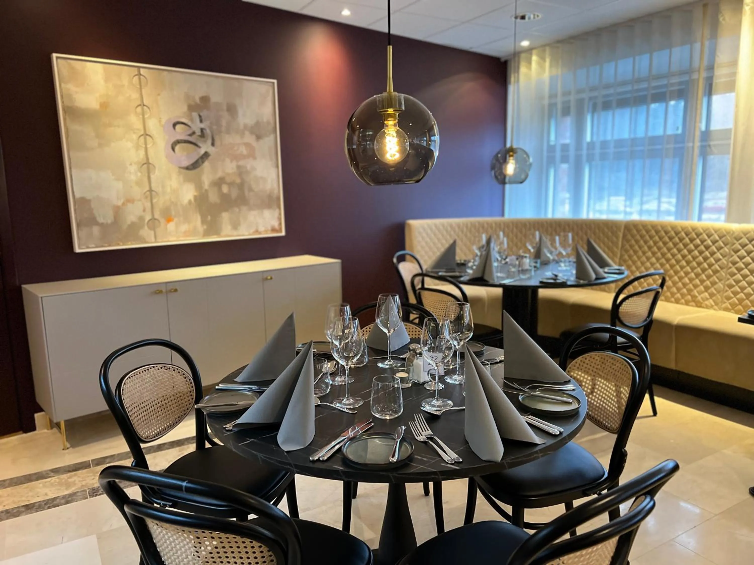 Restaurant/places to eat in Injoy Premium Hotel Solna