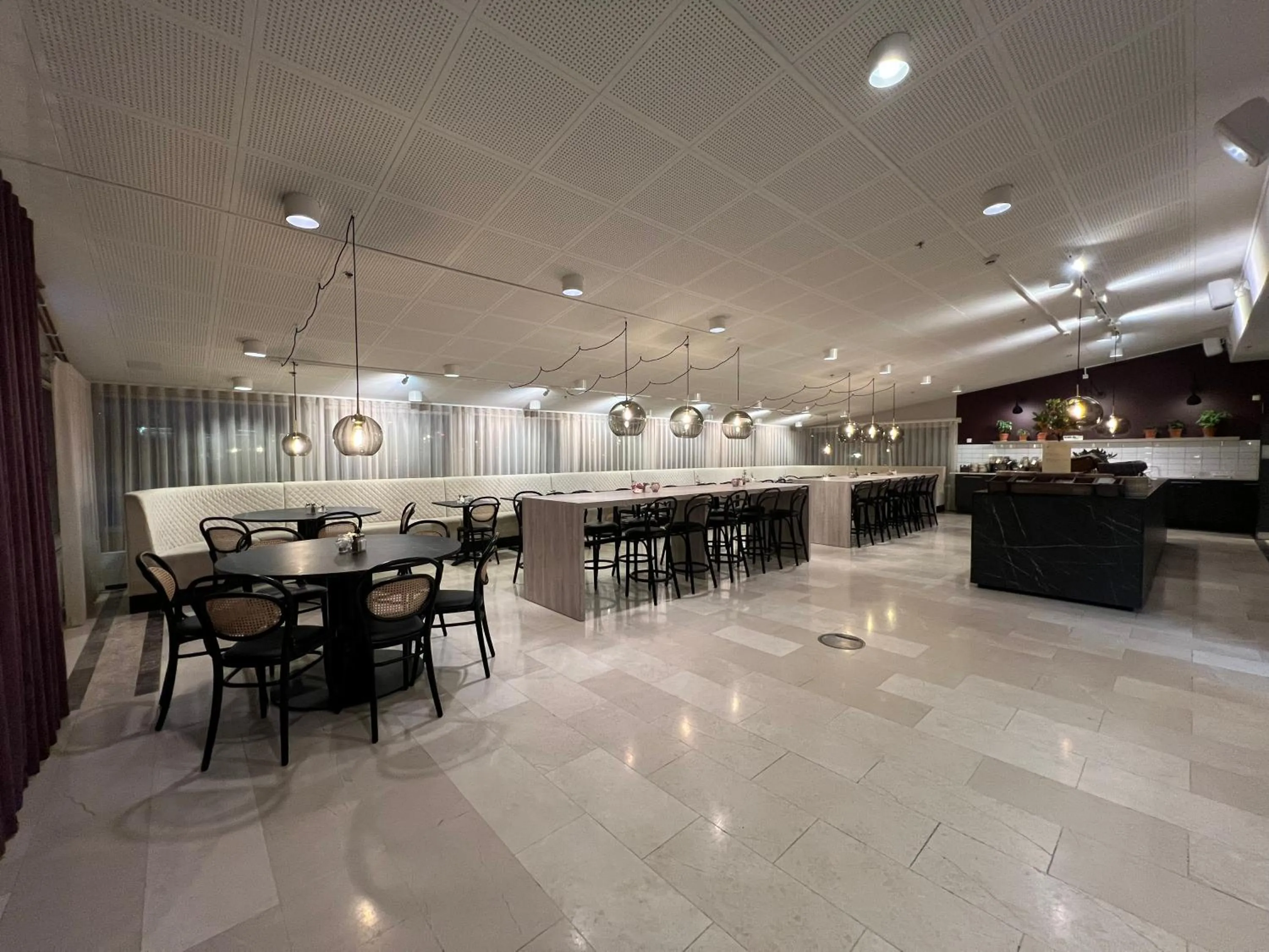 Restaurant/places to eat in Injoy Premium Hotel Solna