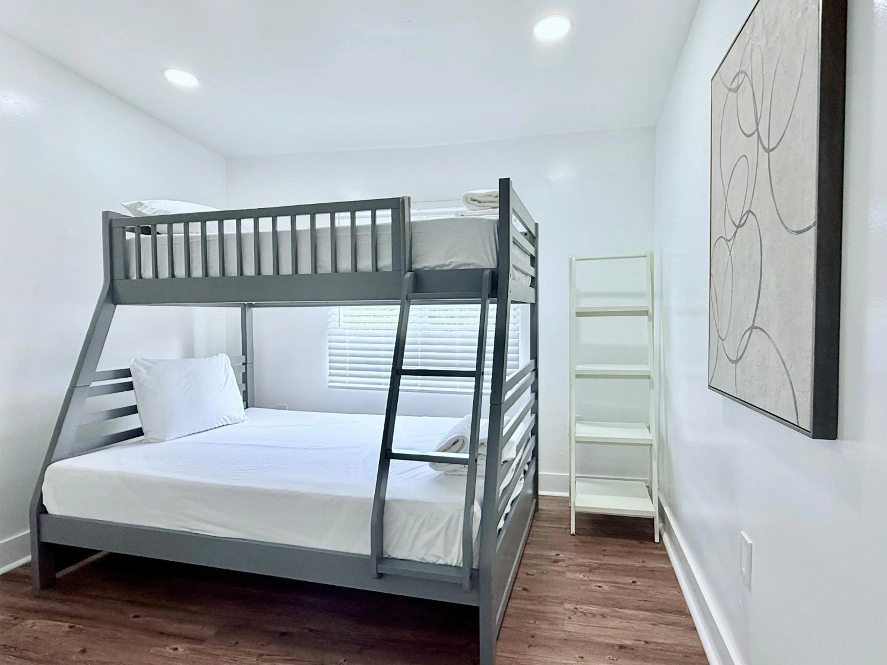 Photo of the whole room, Bed in Renzzi Villas
