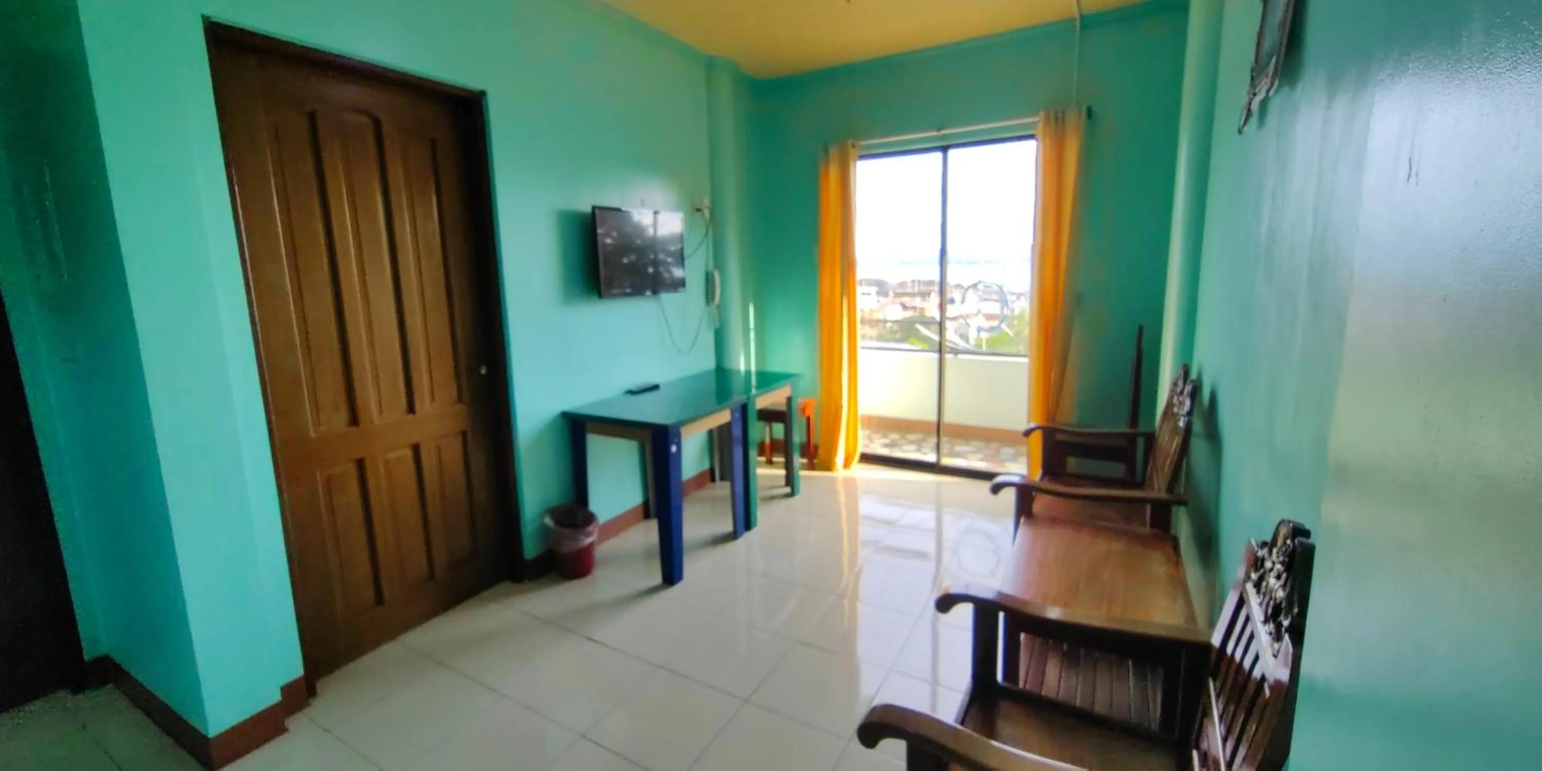 Seating area in Dads Bayview Pension