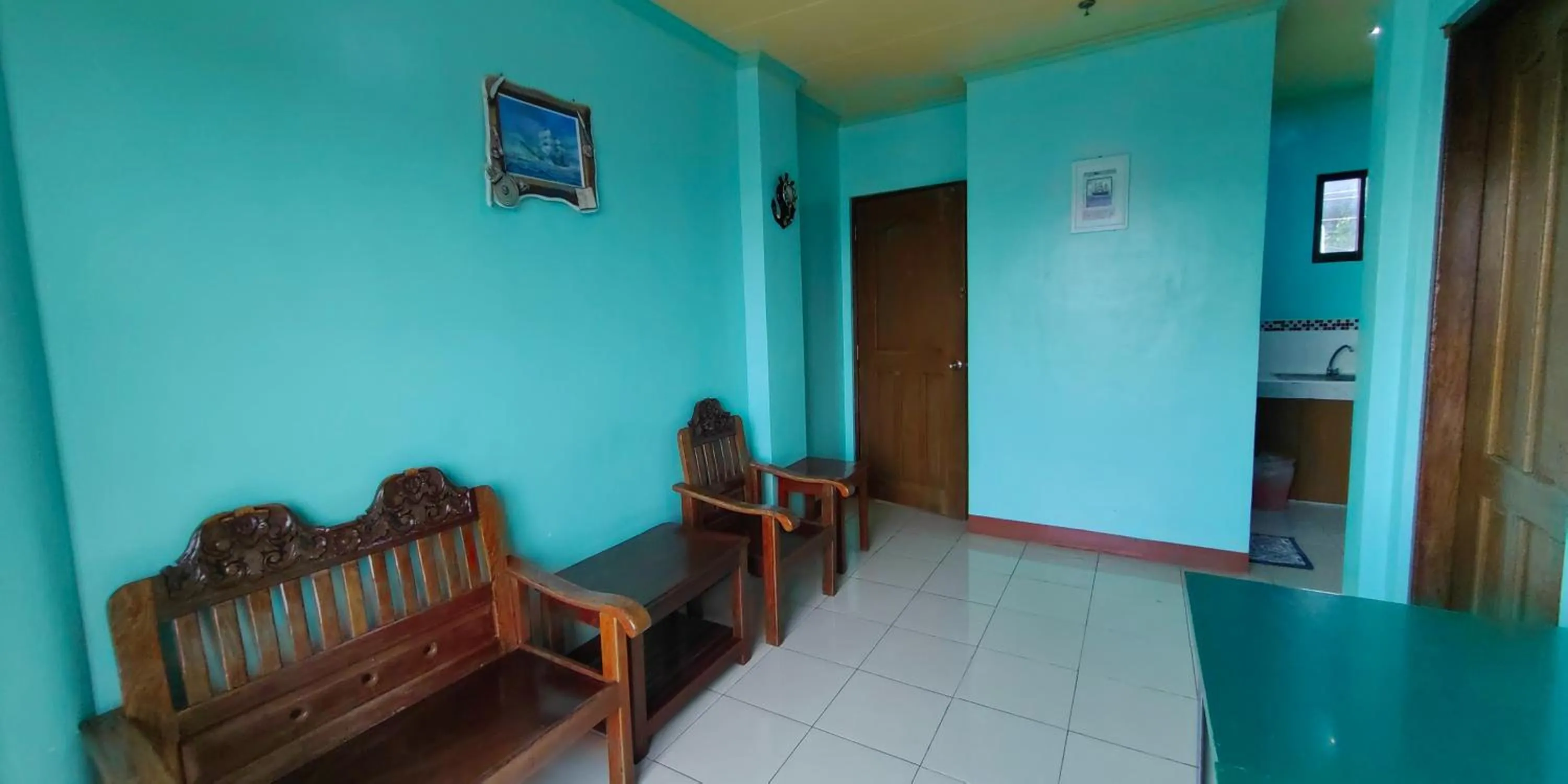Seating area in Dads Bayview Pension