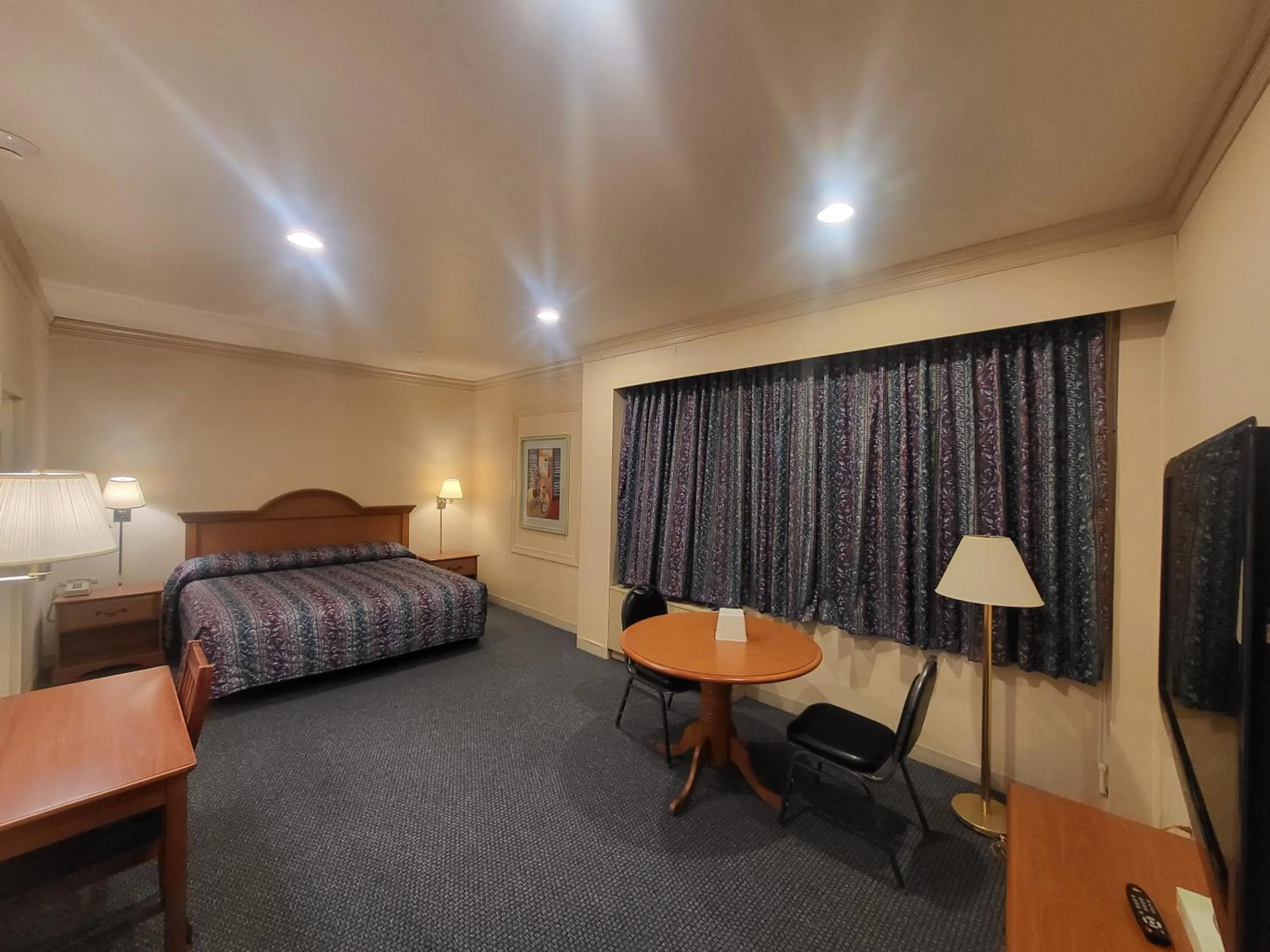 Bedroom, Bed in Roosevelt Inn at Roosevelt Blvd, Philadelphia, PA