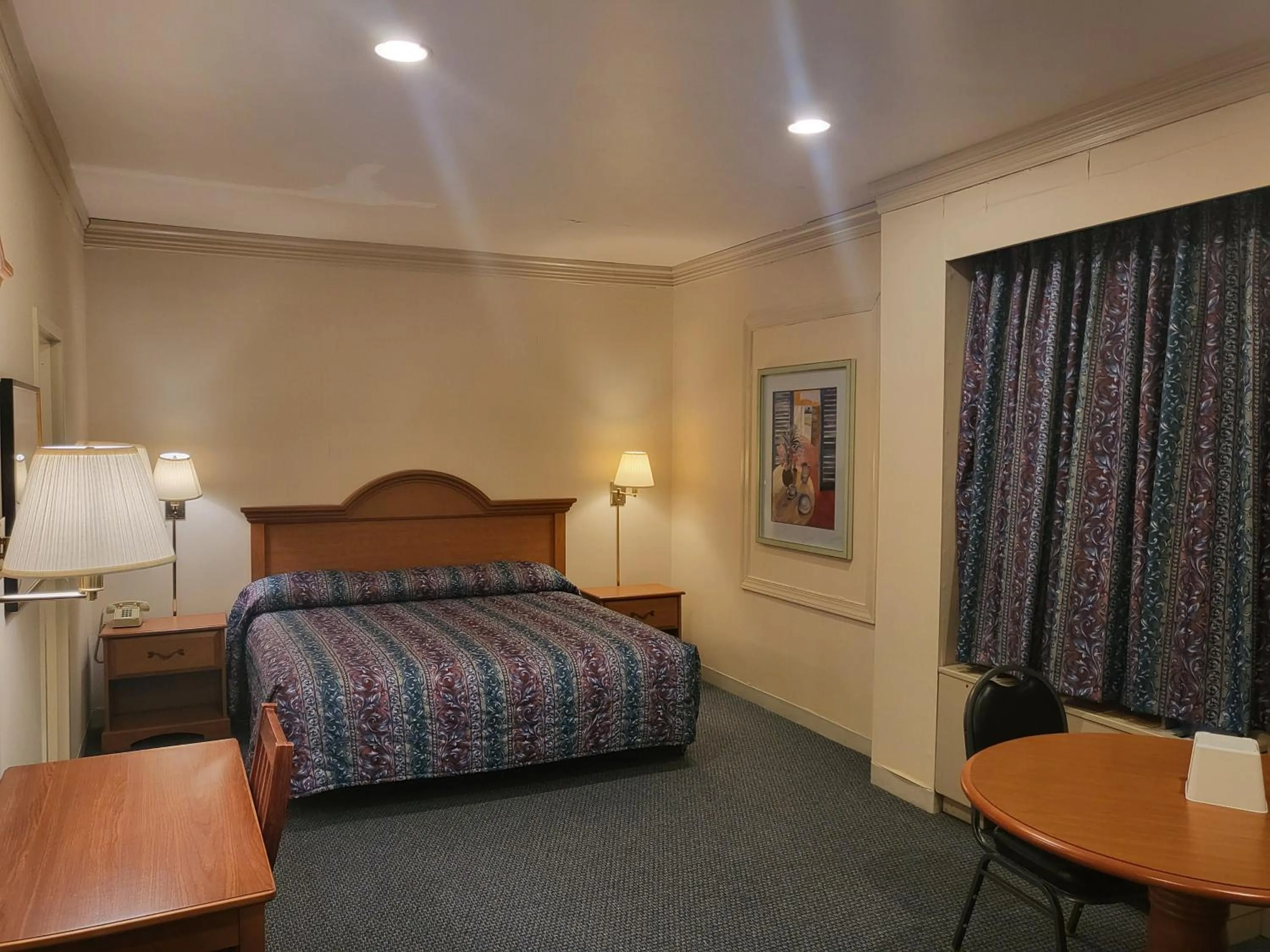 Bedroom, Bed in Roosevelt Inn at Roosevelt Blvd, Philadelphia, PA