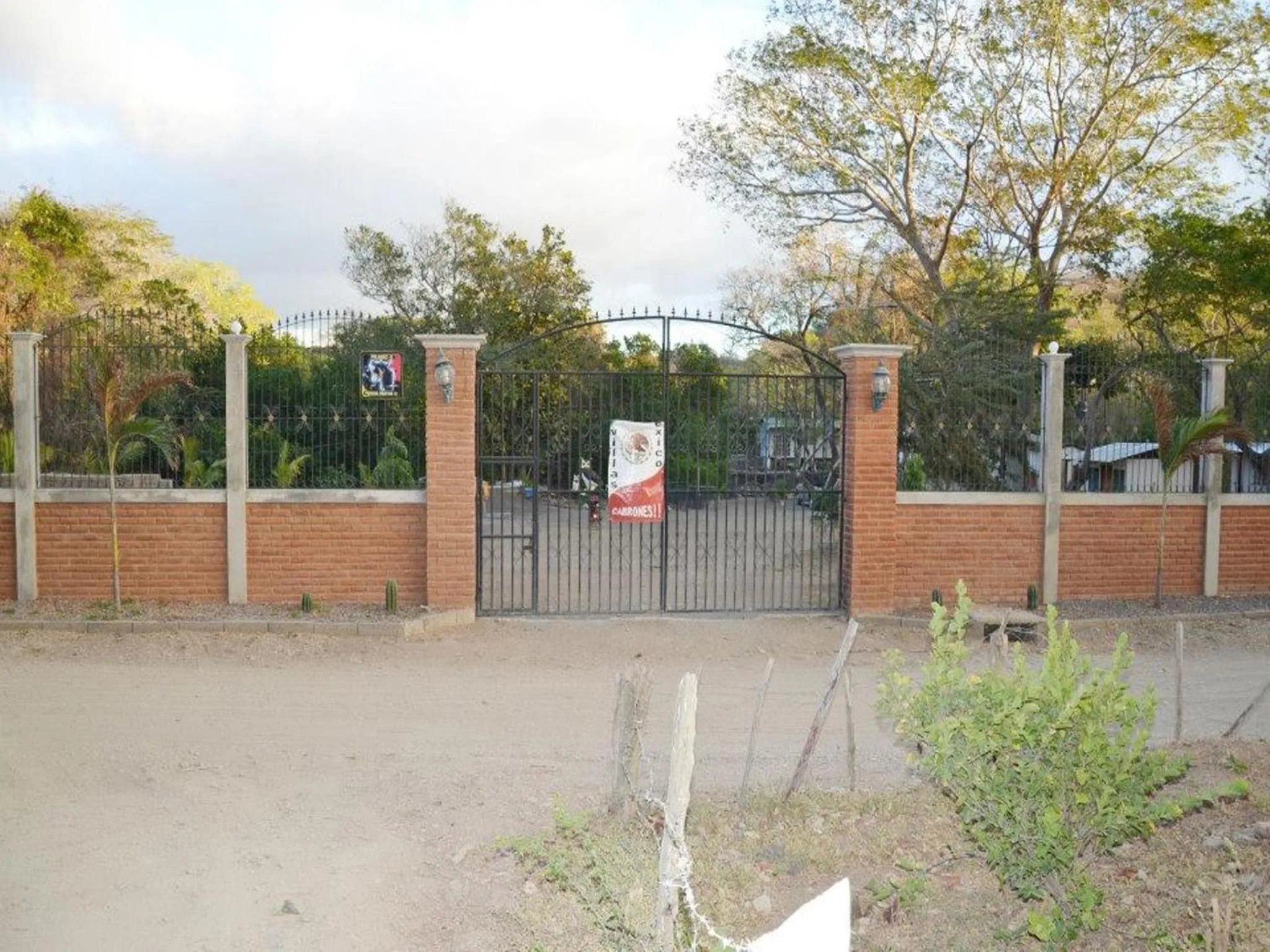 Facade/entrance in Hostal Villas Mexico