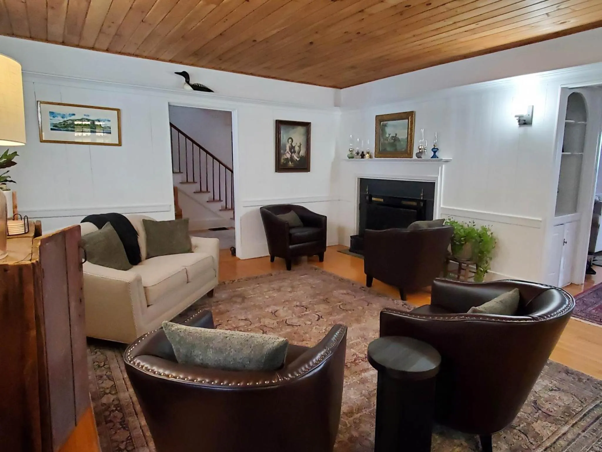 Lounge or bar in The Lodge at Moosehead Lake
