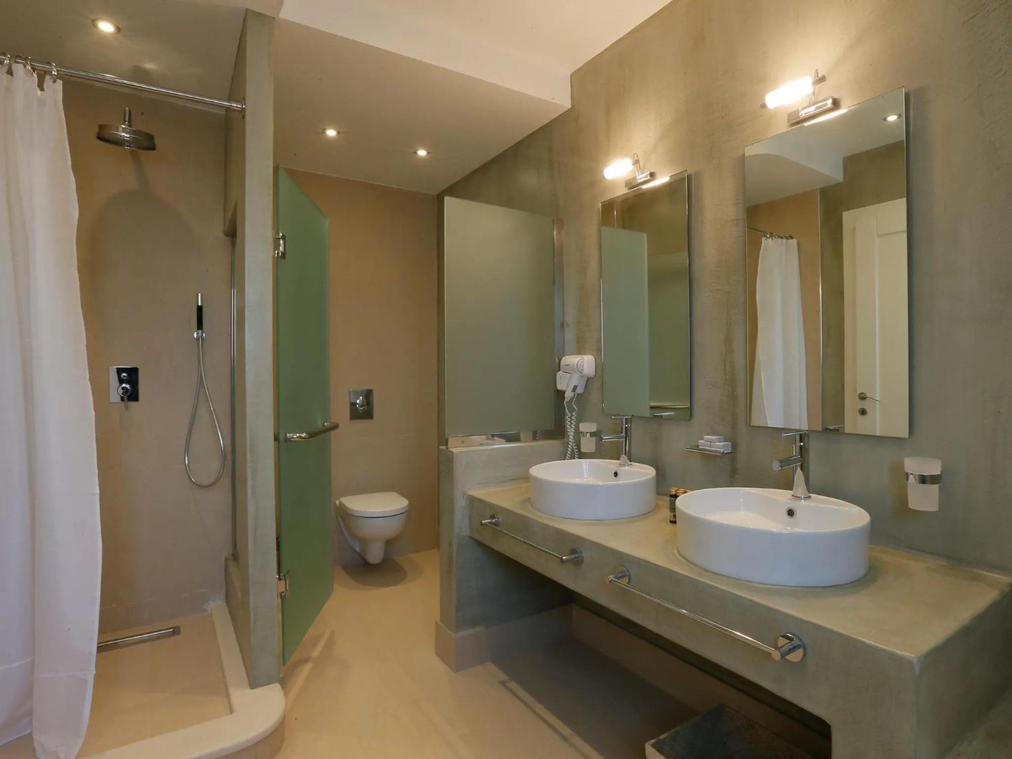 Shower in Pictures Suites