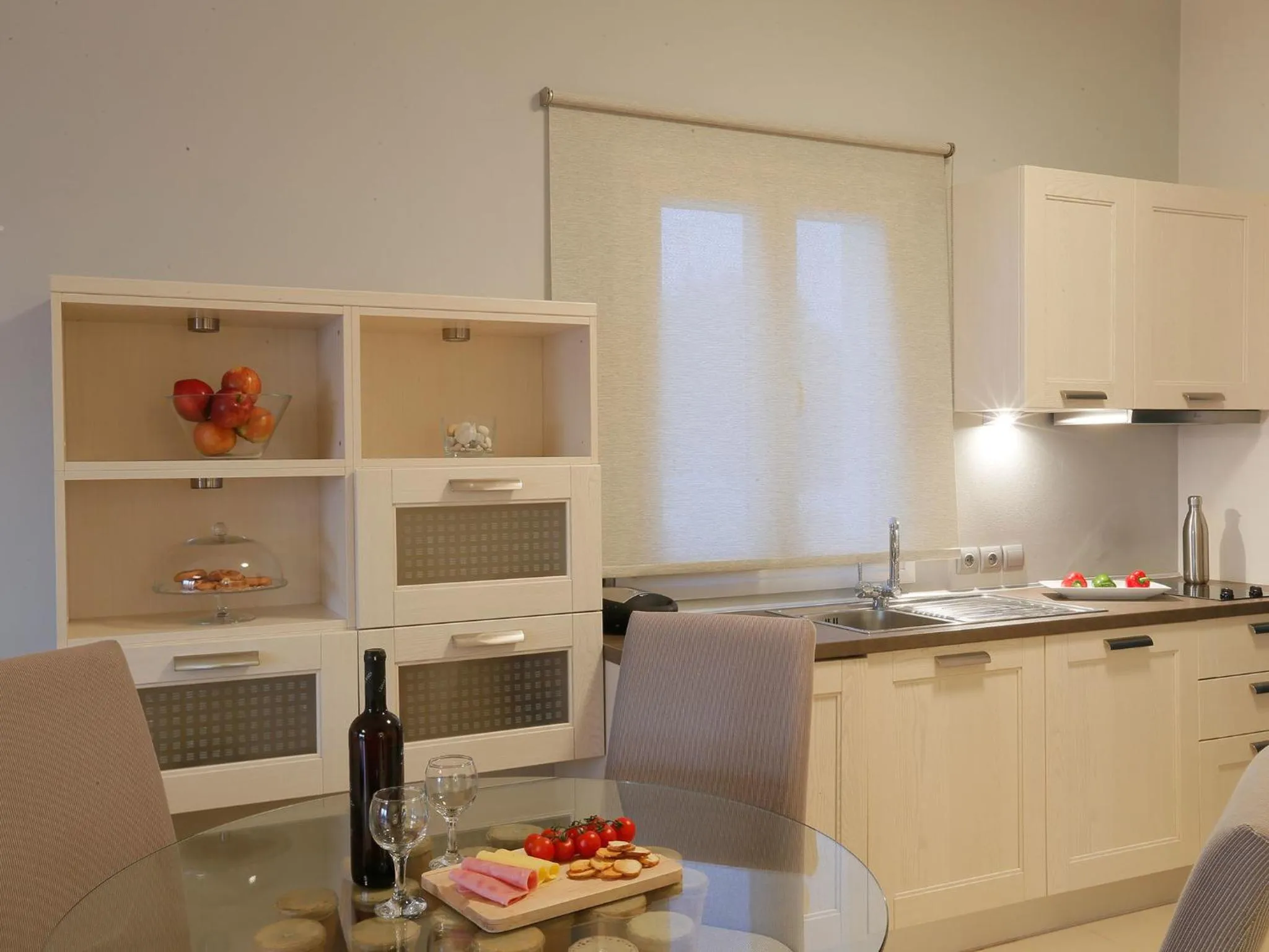 Dining area in Pictures Suites