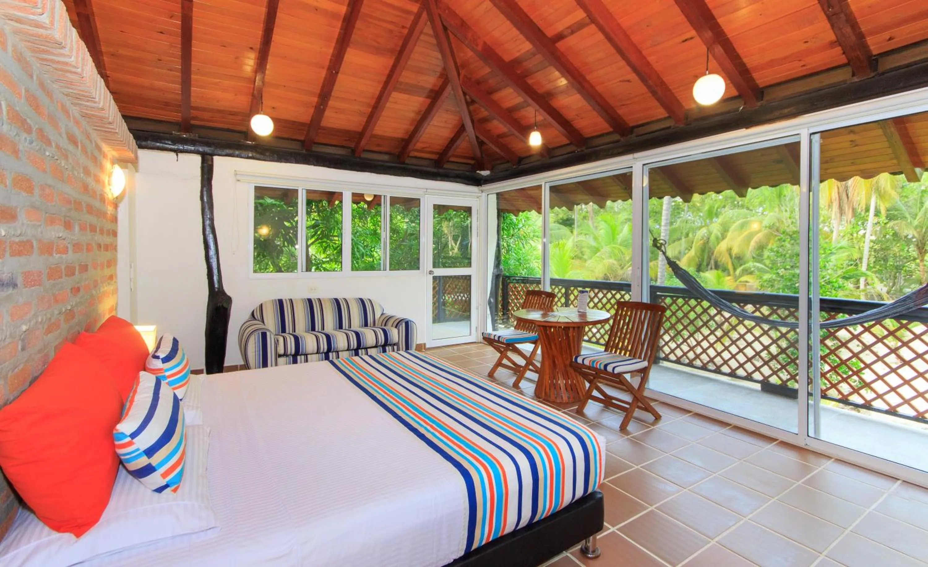 Photo of the whole room in La Mar de Bien Tayrona