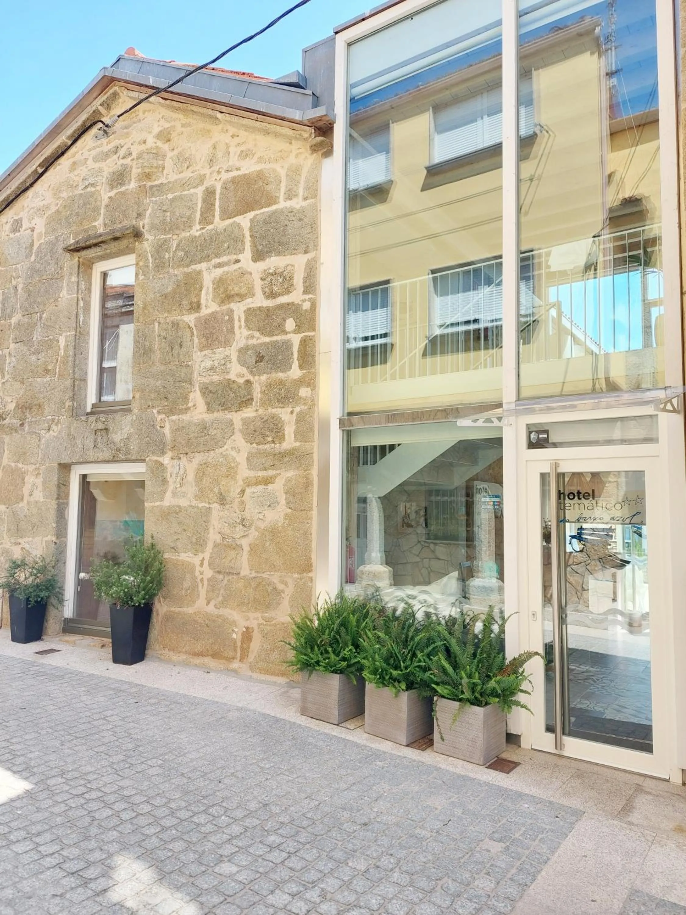 Property building in Hotel Tematico Do Banco Azul