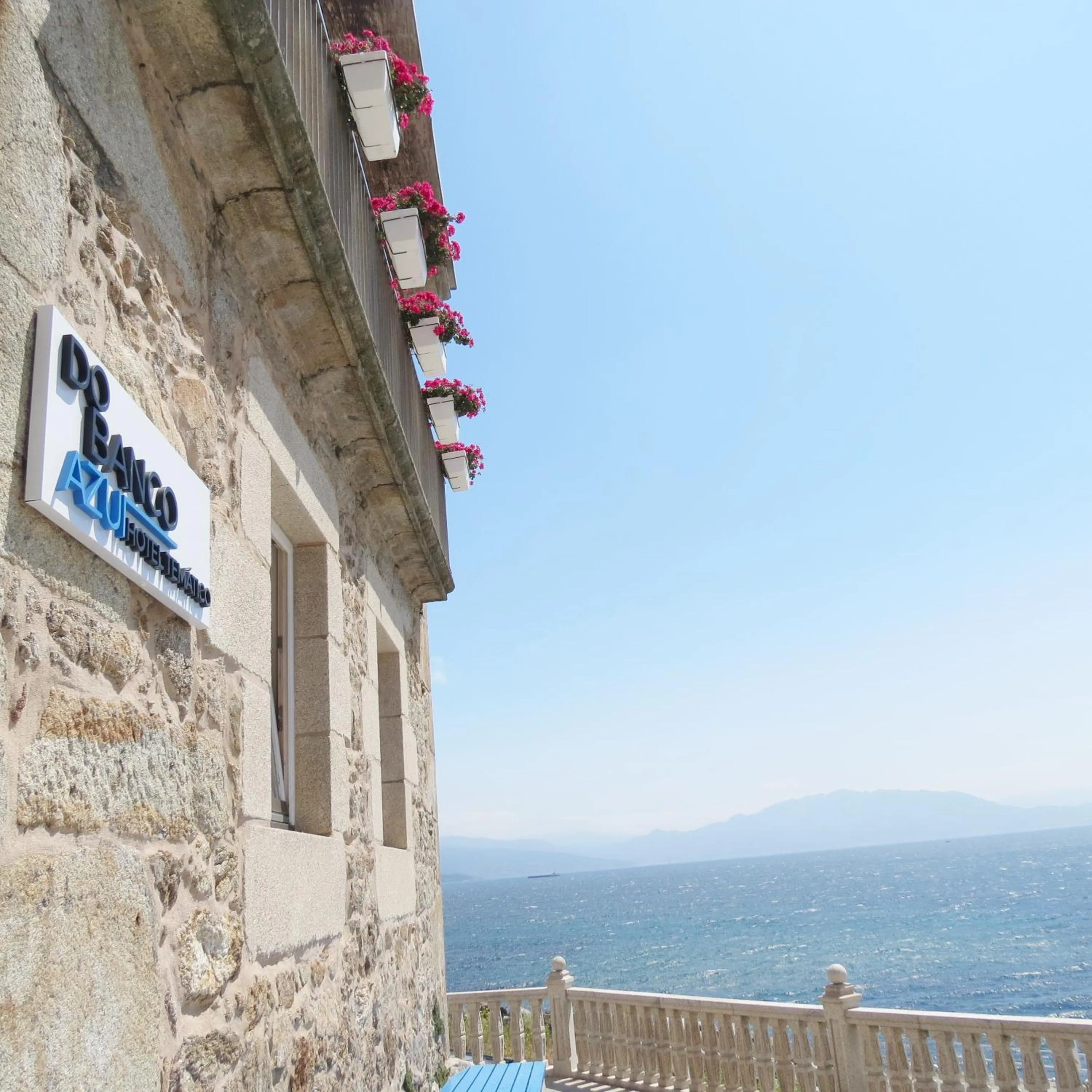 Property building in Hotel Tematico Do Banco Azul