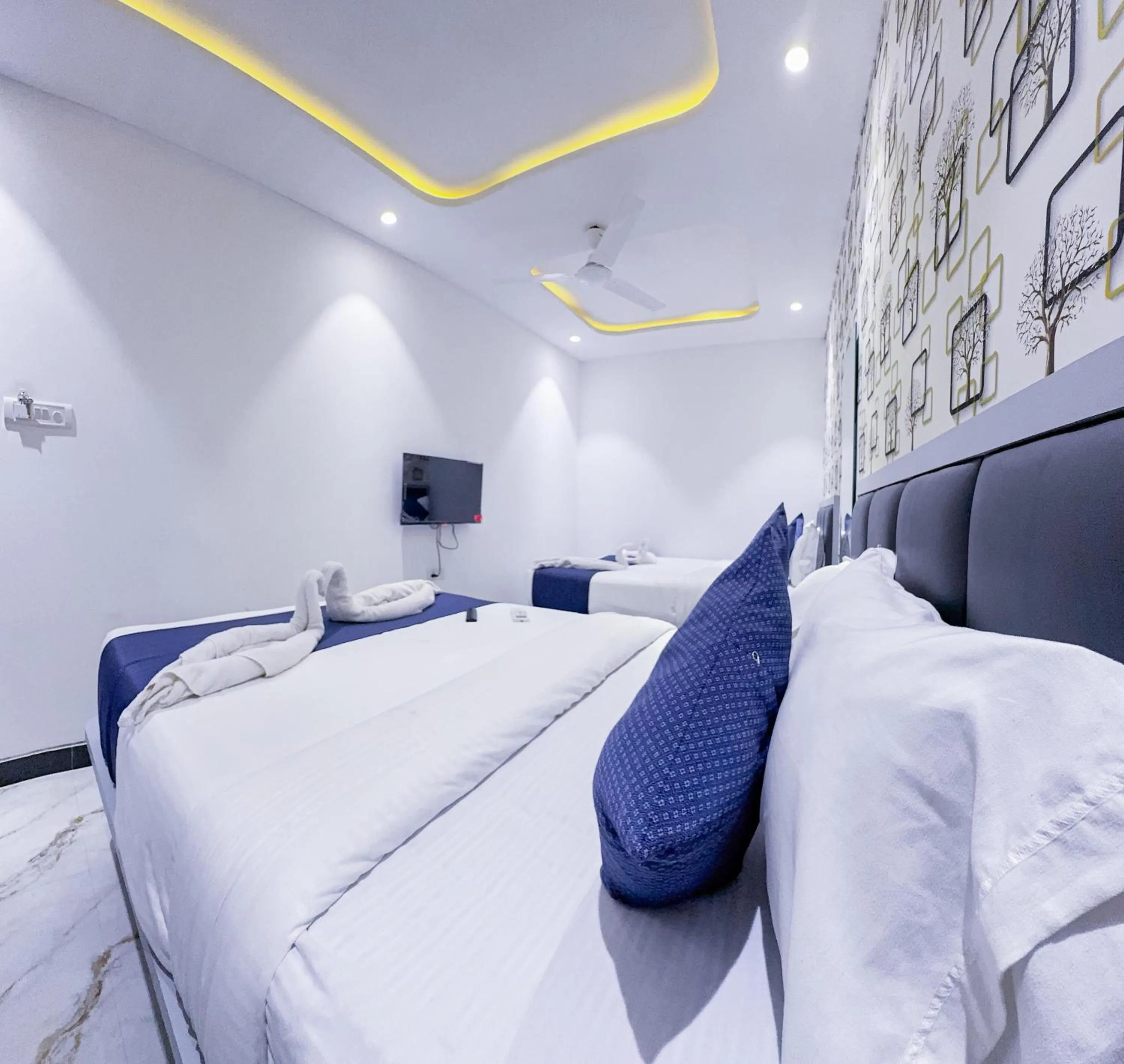 Bed in Hotel Flora Inn