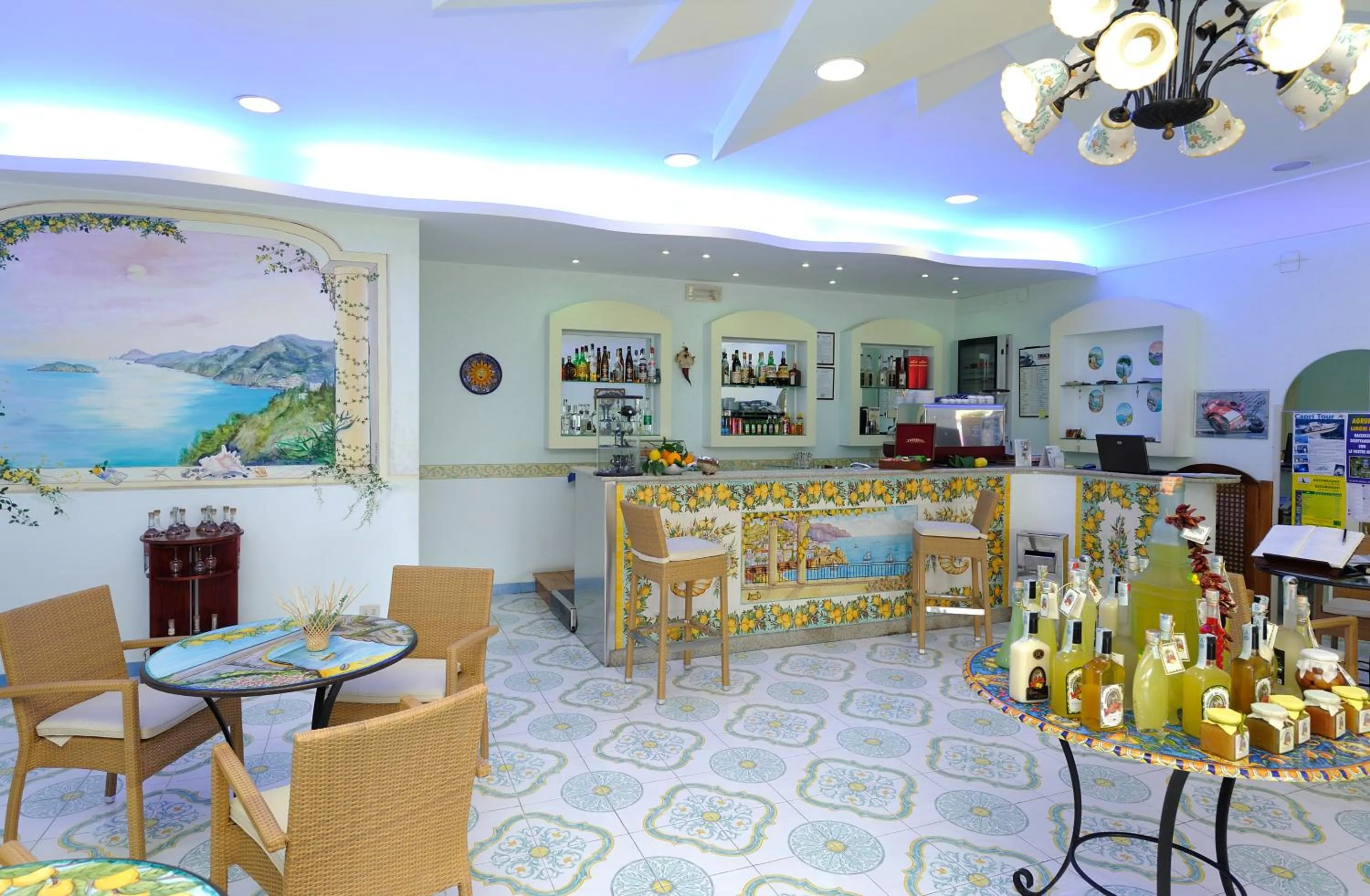 Communal lounge/ TV room in Locanda Costa D'Amalfi