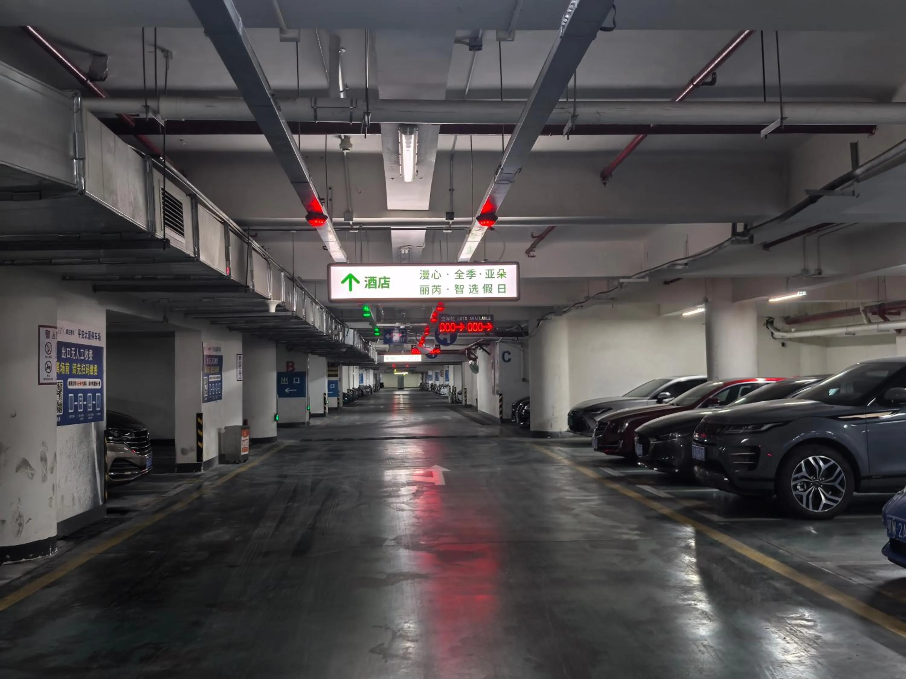 Parking in Atour Hotel Wuhan Riverview Jianghan Road Pedestrian Street