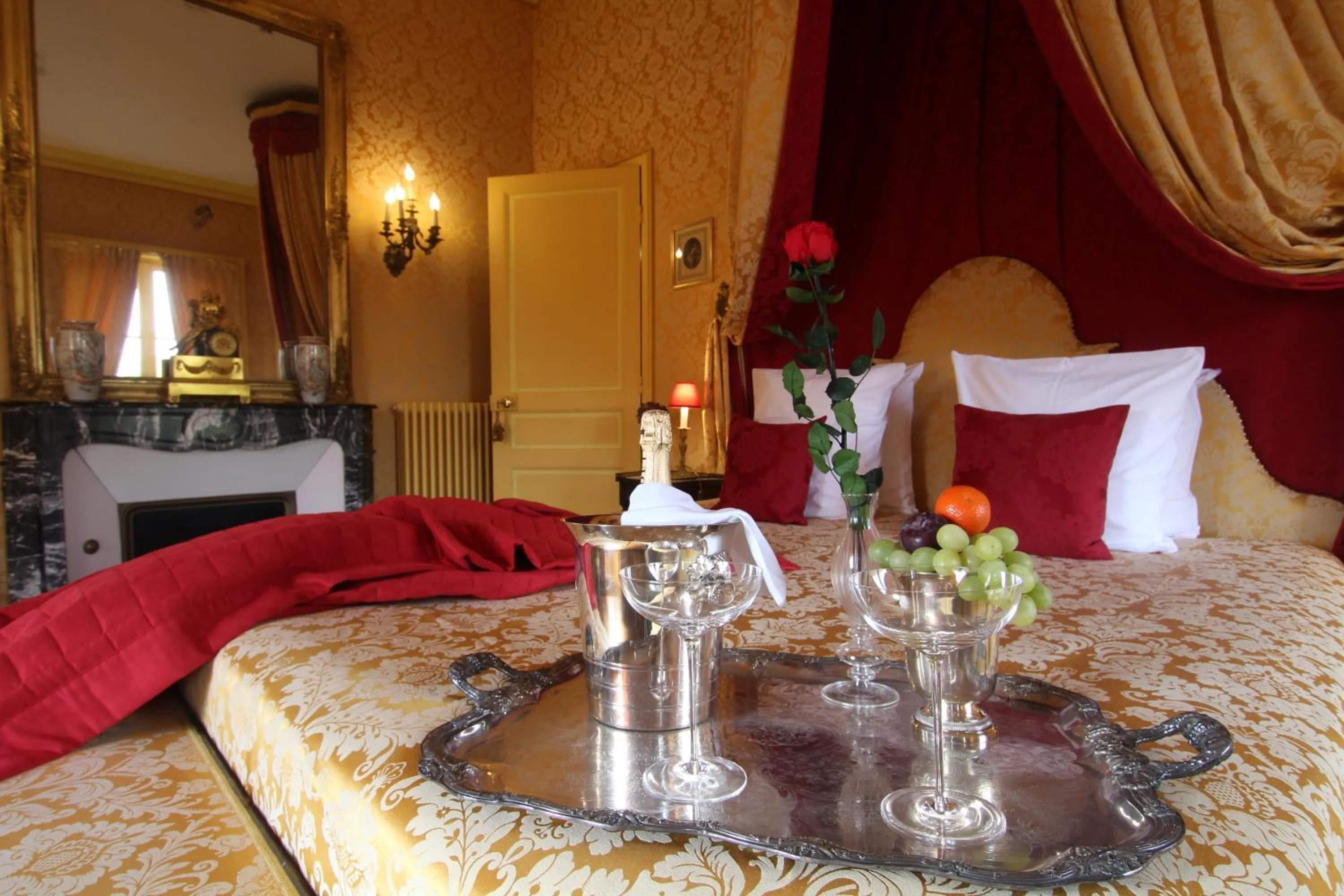 Bed in Château de Chantore