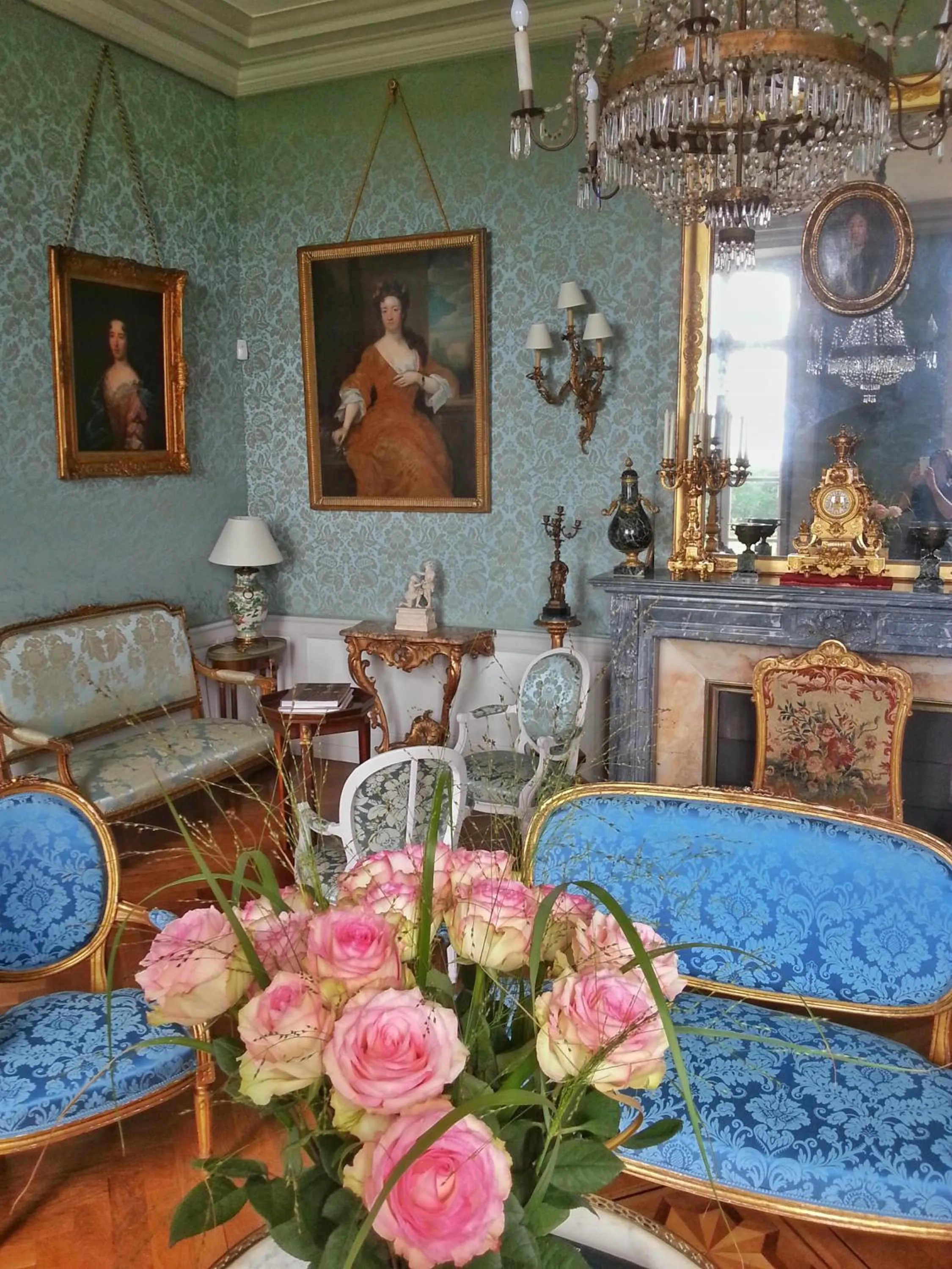 Lounge or bar in Château de Chantore