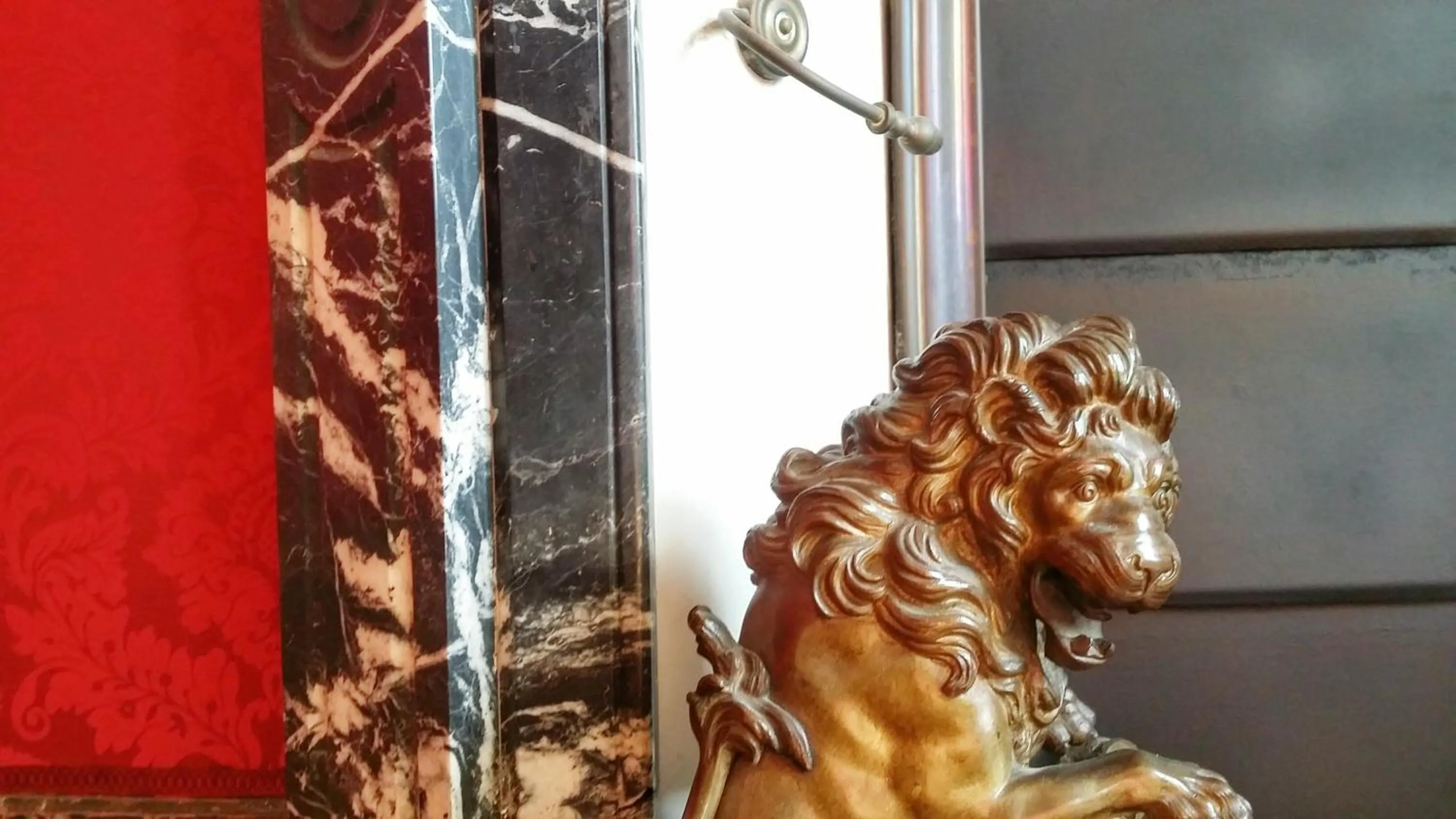 Decorative detail in Château de Chantore