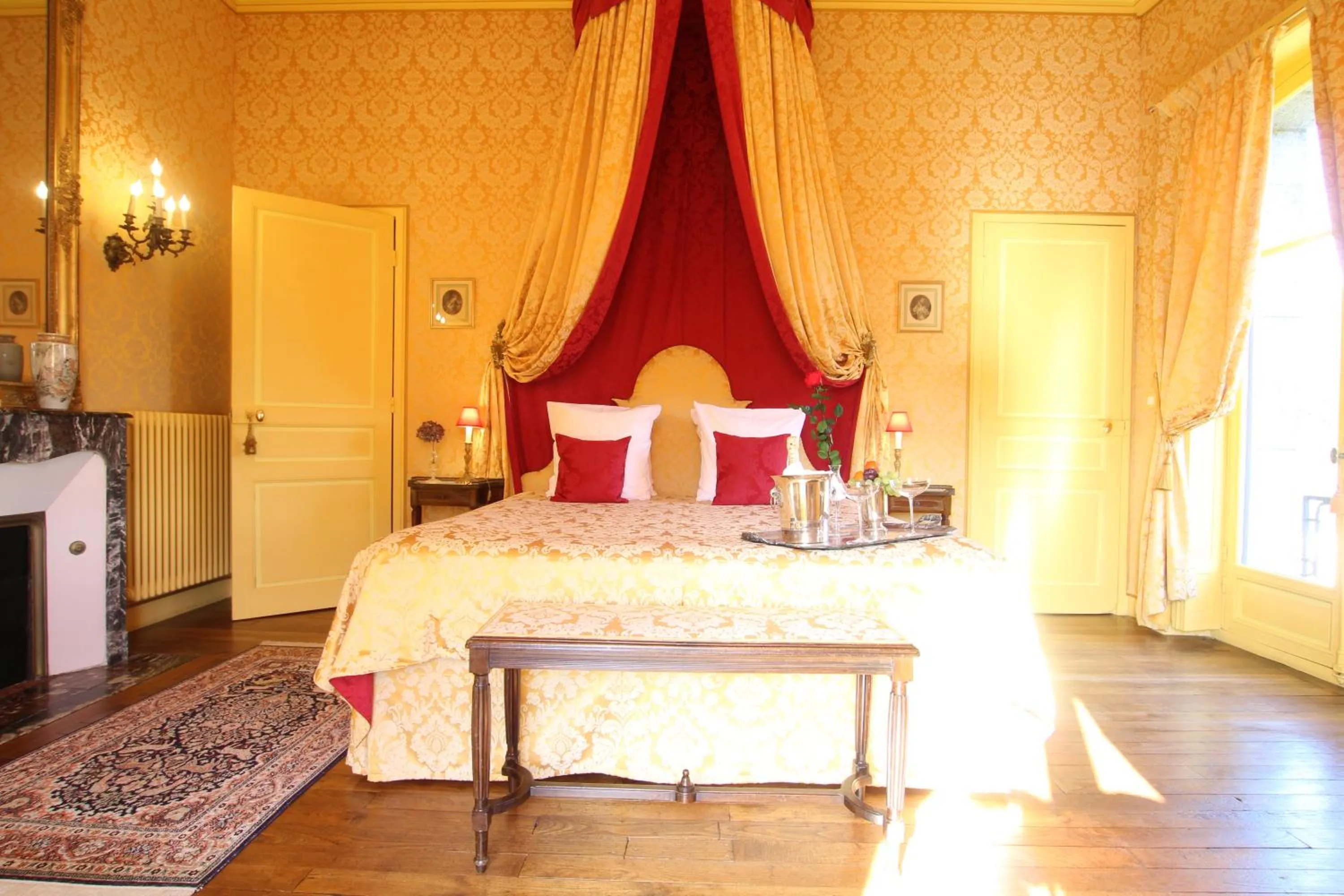 Photo of the whole room, Bed in Château de Chantore