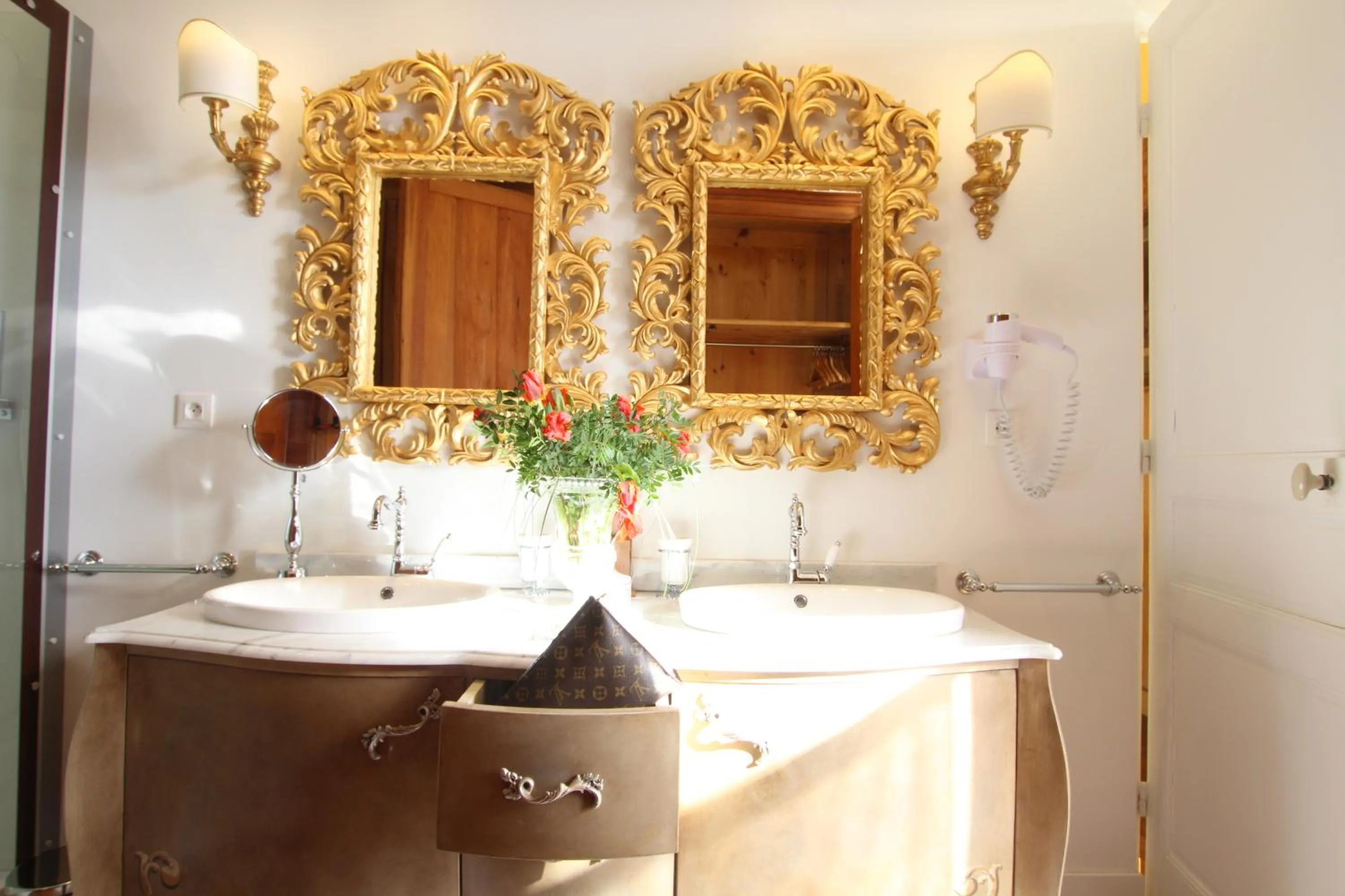 Bathroom in Château de Chantore