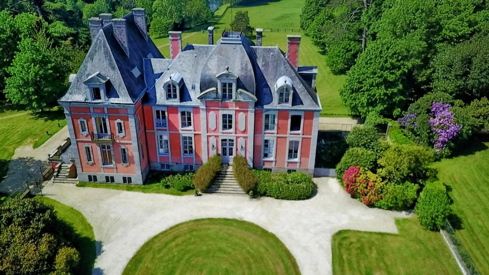 Property building in Château de Chantore