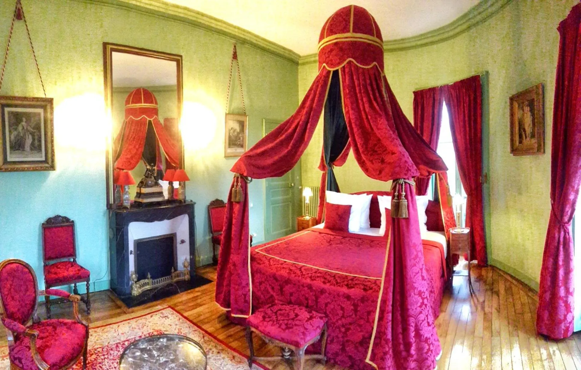 Bed in Château de Chantore