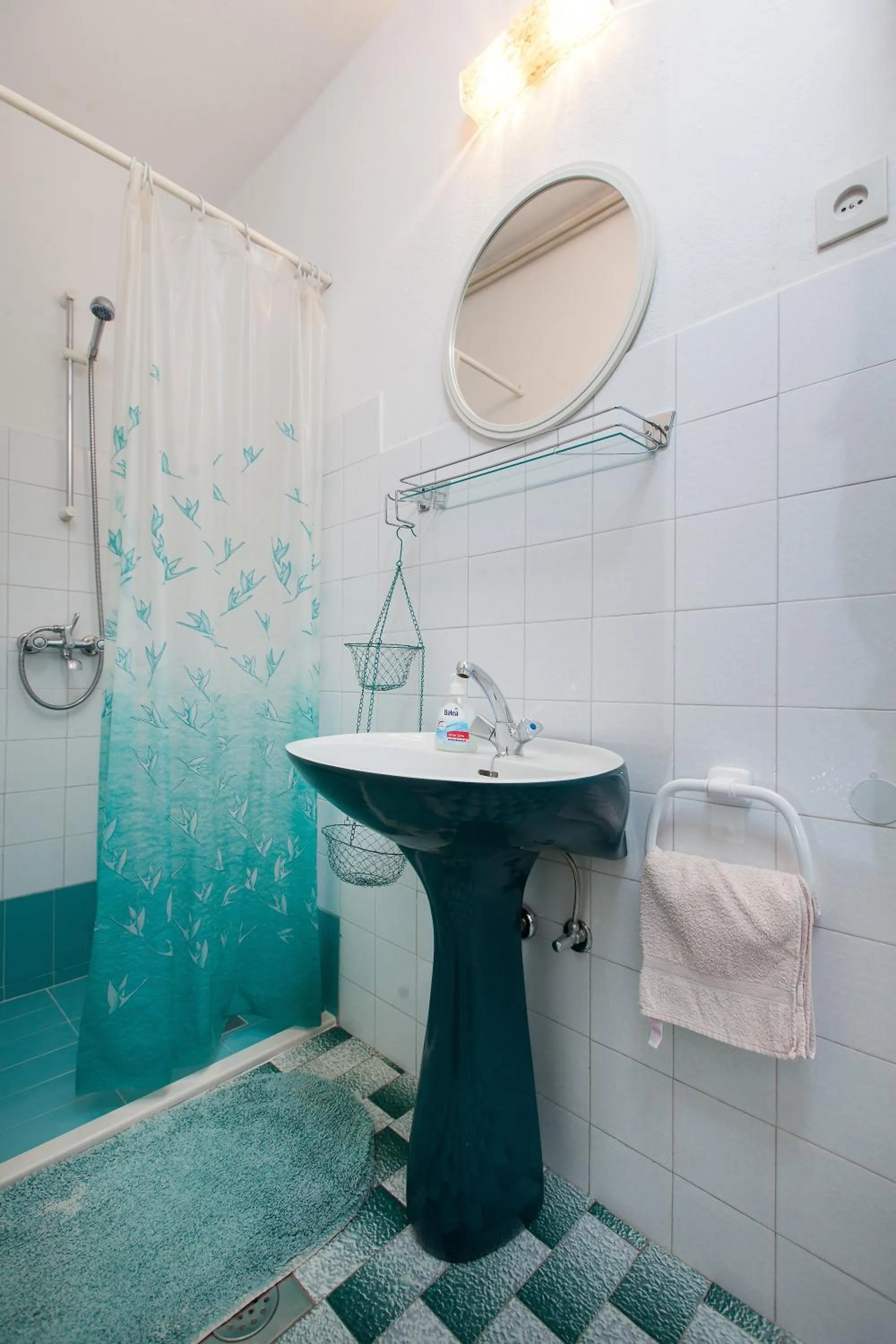 Shower in Beach Marin