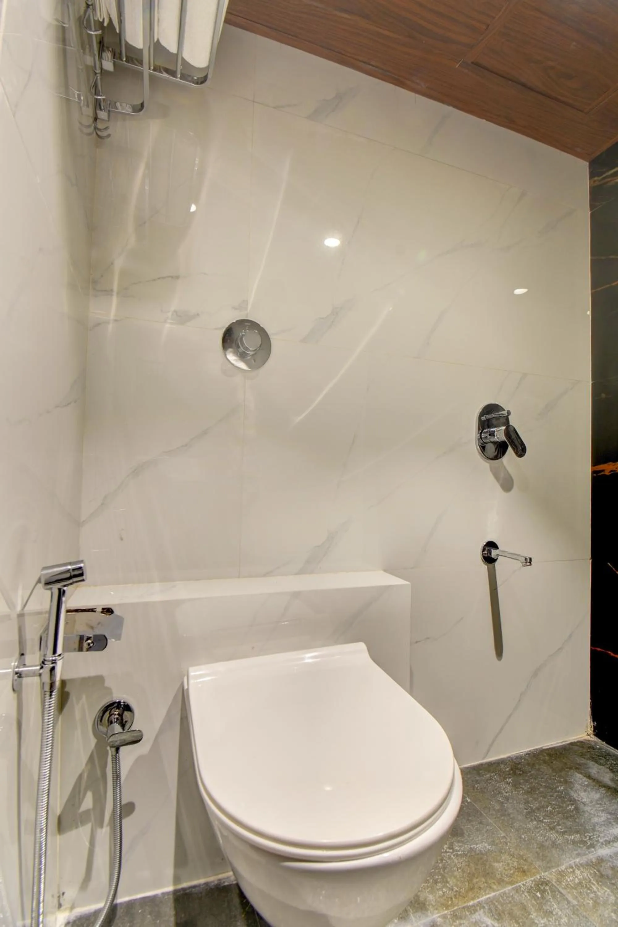 Bathroom in Hotel Majestic Crest Sakinaka