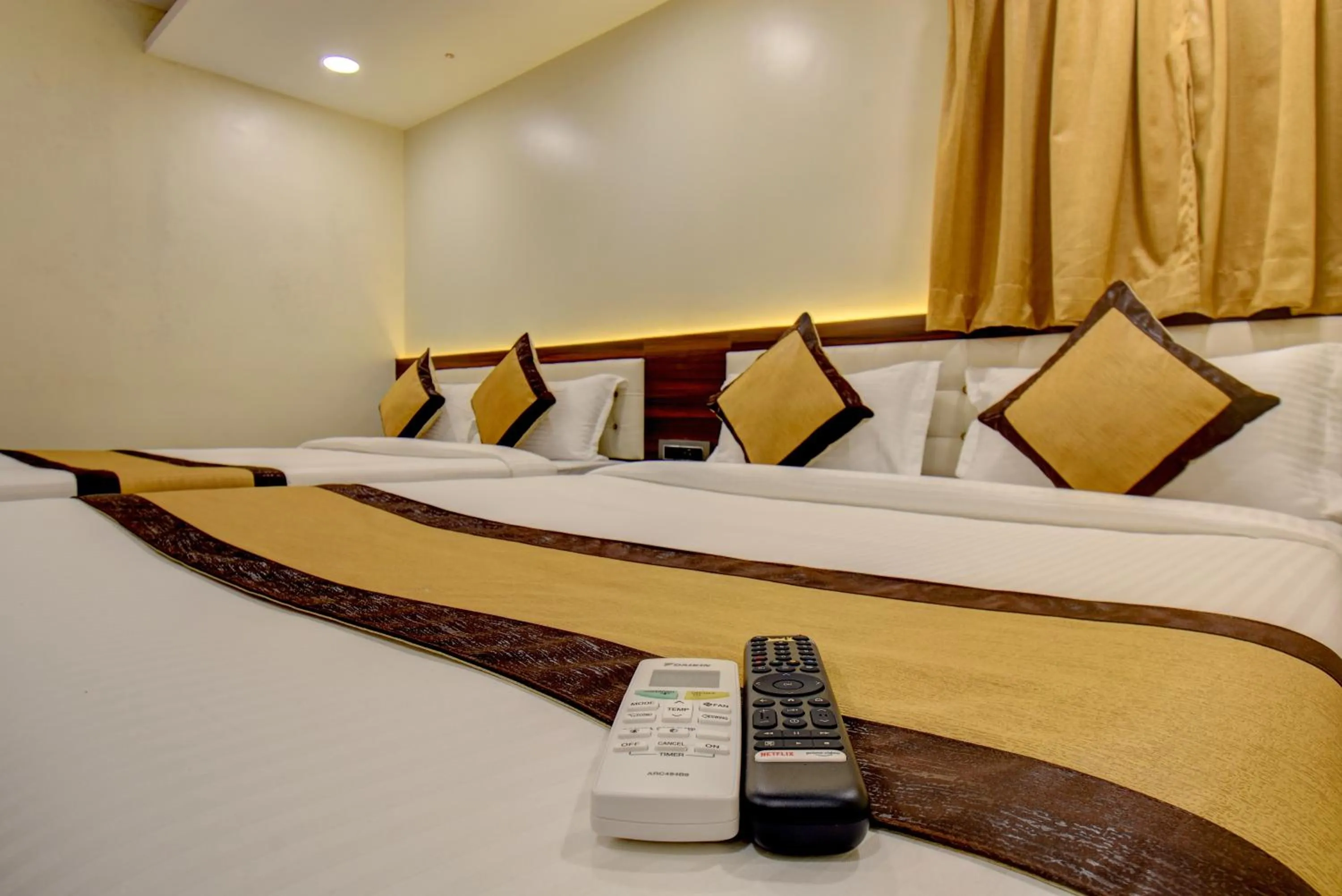 Bed in Hotel Majestic Crest Sakinaka