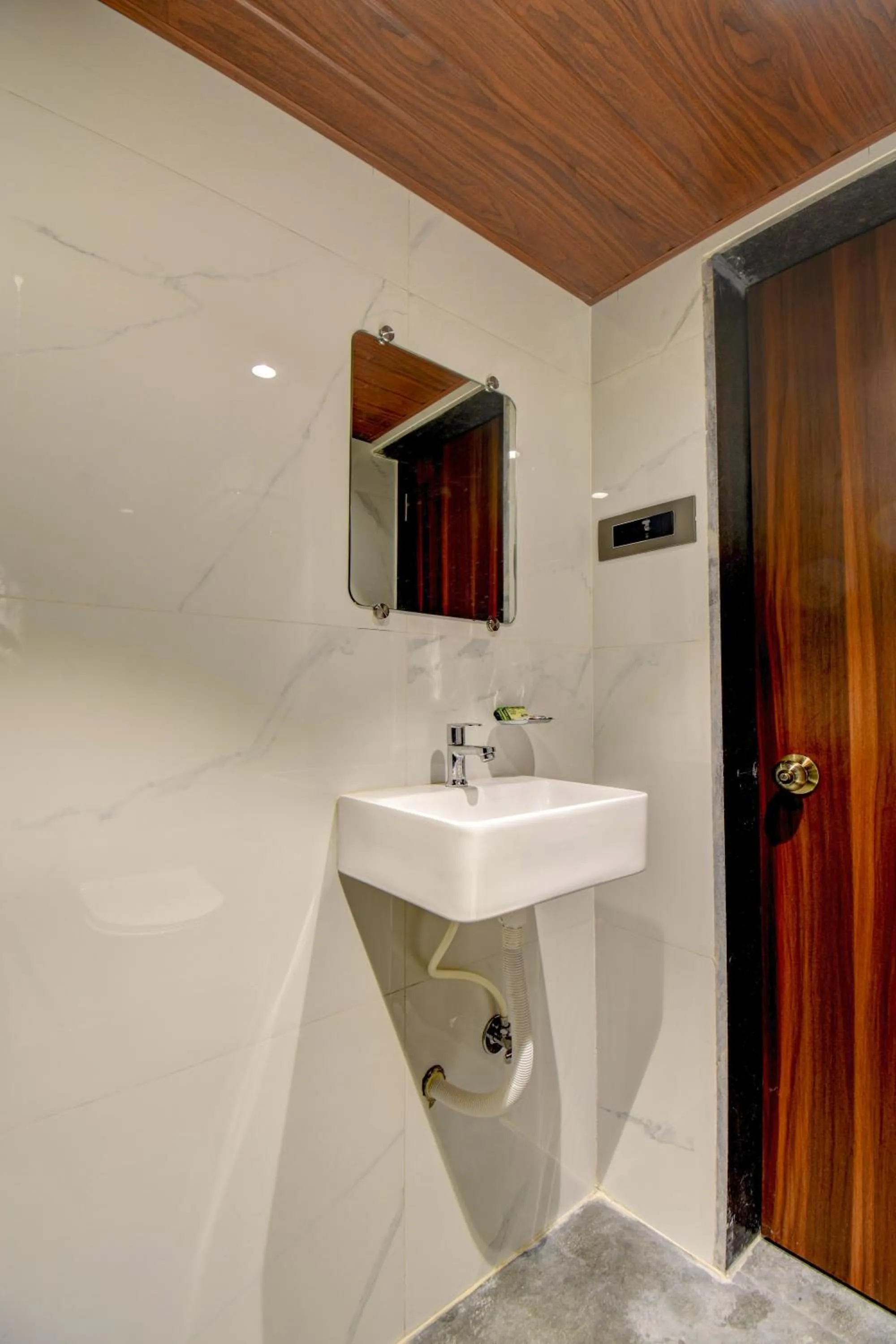 Bathroom in Hotel Majestic Crest Sakinaka