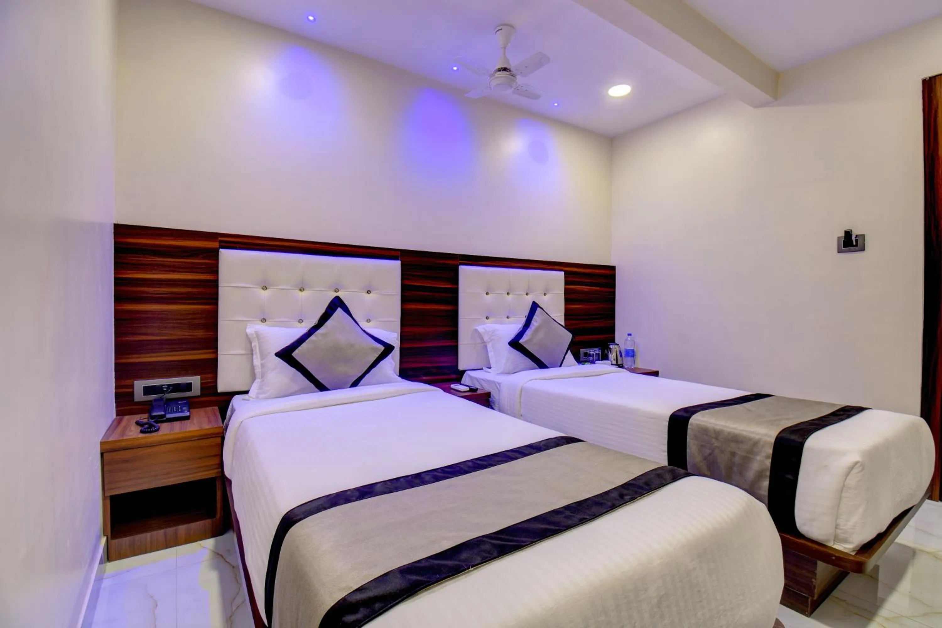 Bed in Hotel Majestic Crest Sakinaka