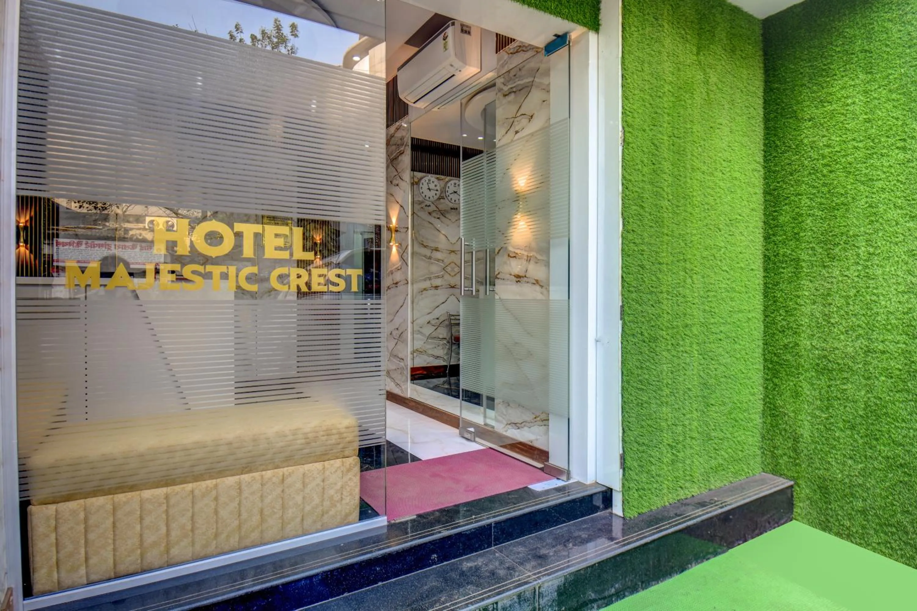 Facade/entrance in Hotel Majestic Crest Sakinaka