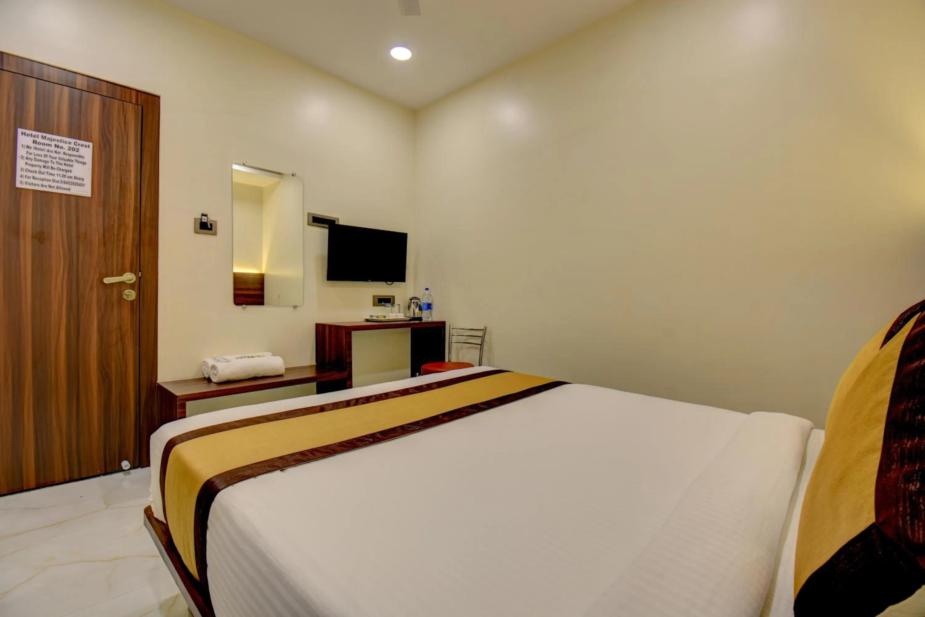 Bed in Hotel Majestic Crest Sakinaka