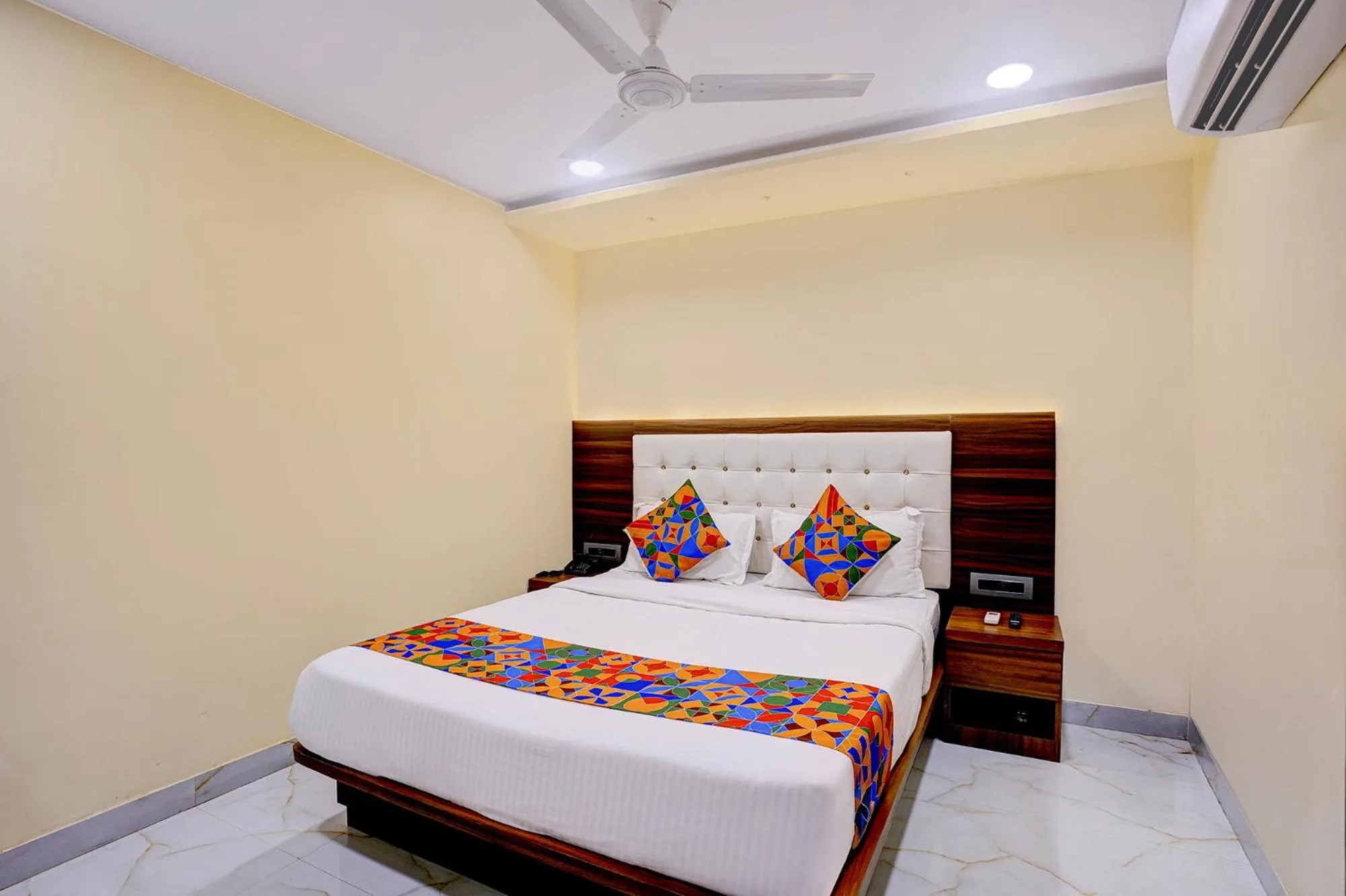 Bedroom, Bed in FabHotel Majestic Crest