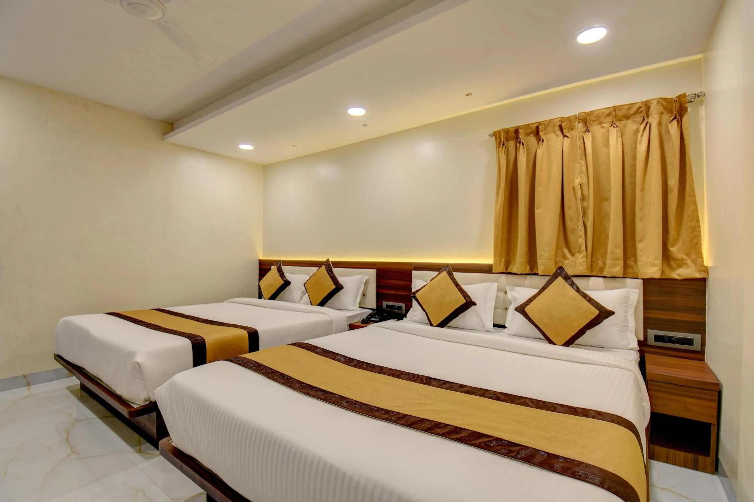 Bed in Hotel Majestic Crest Sakinaka