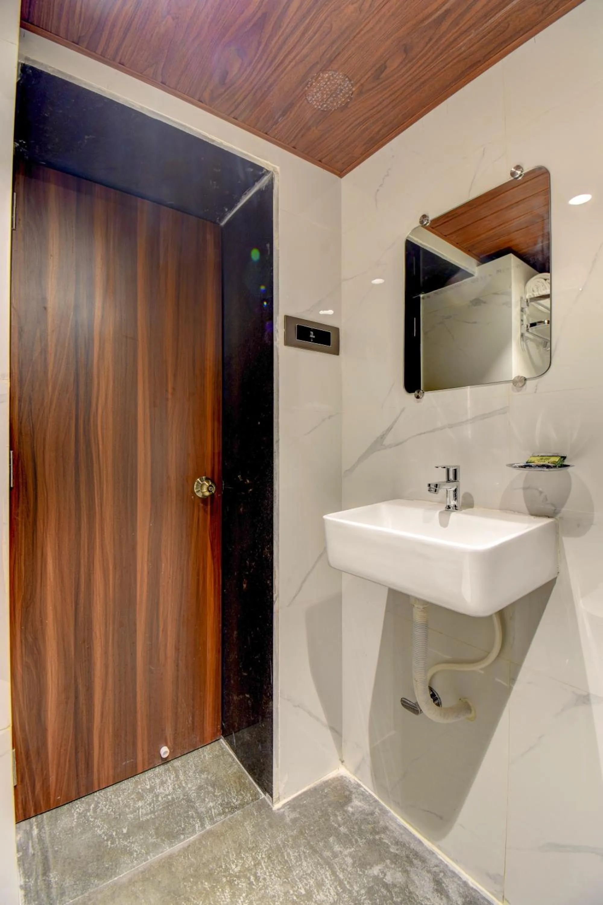 Bathroom in Hotel Majestic Crest Sakinaka