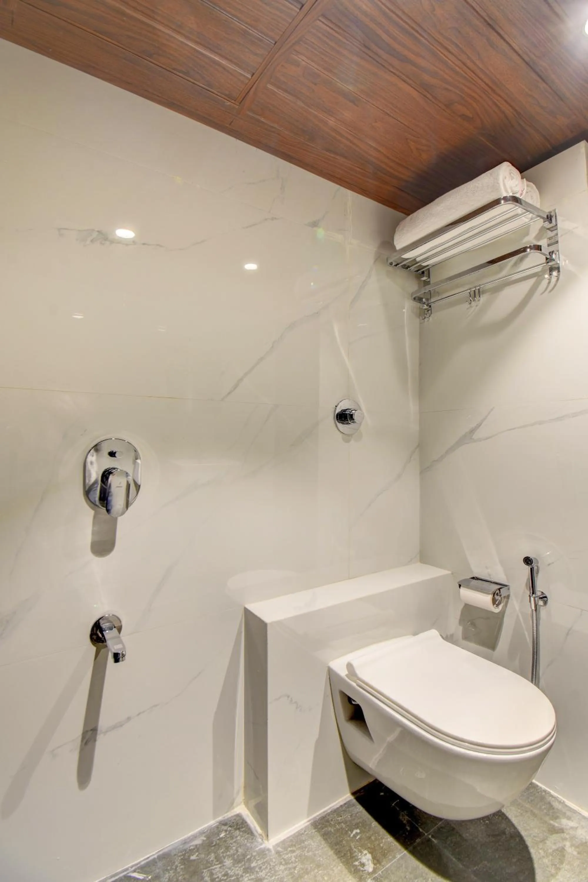 Bathroom in Hotel Majestic Crest Sakinaka