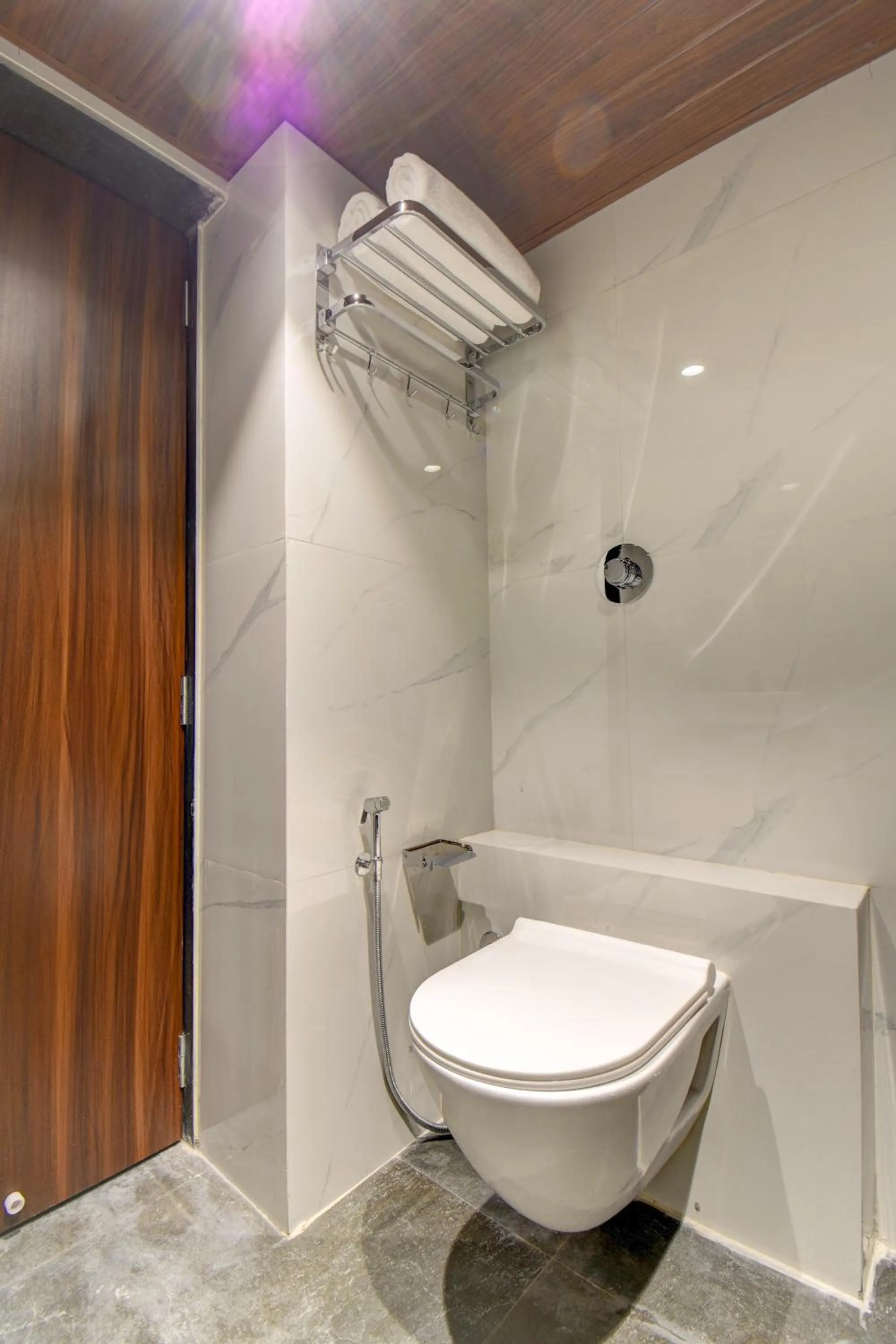 Bathroom in Hotel Majestic Crest Sakinaka