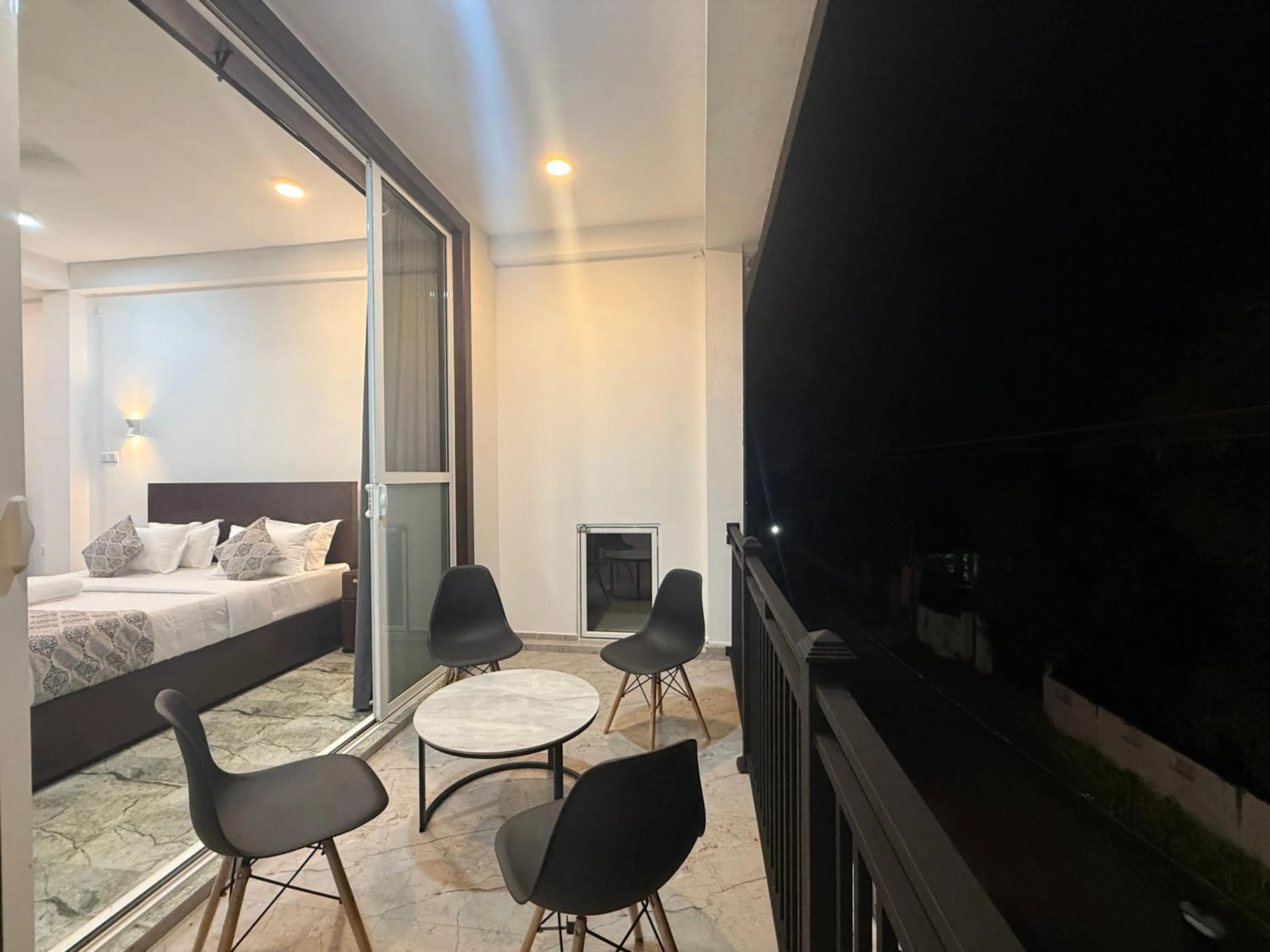 TV and multimedia in Aloe Transit Hotel