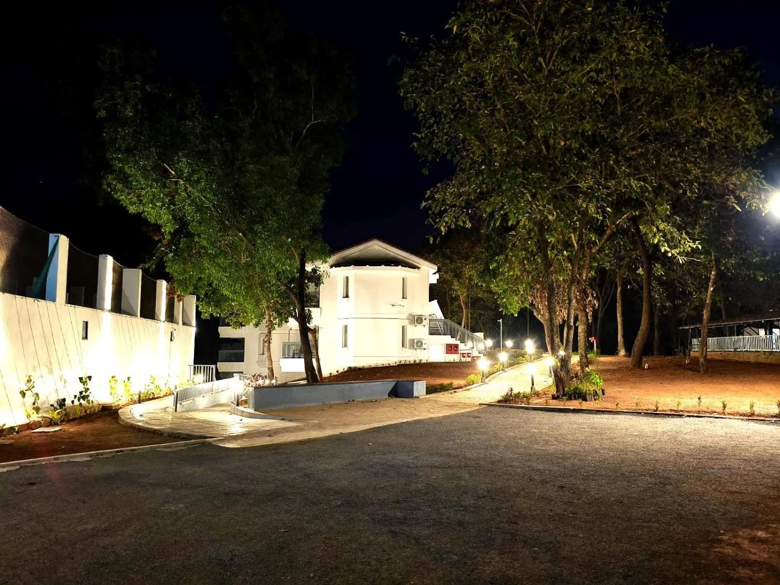 Garden in Amritara Serenity,100 mts from Salaulim Dam