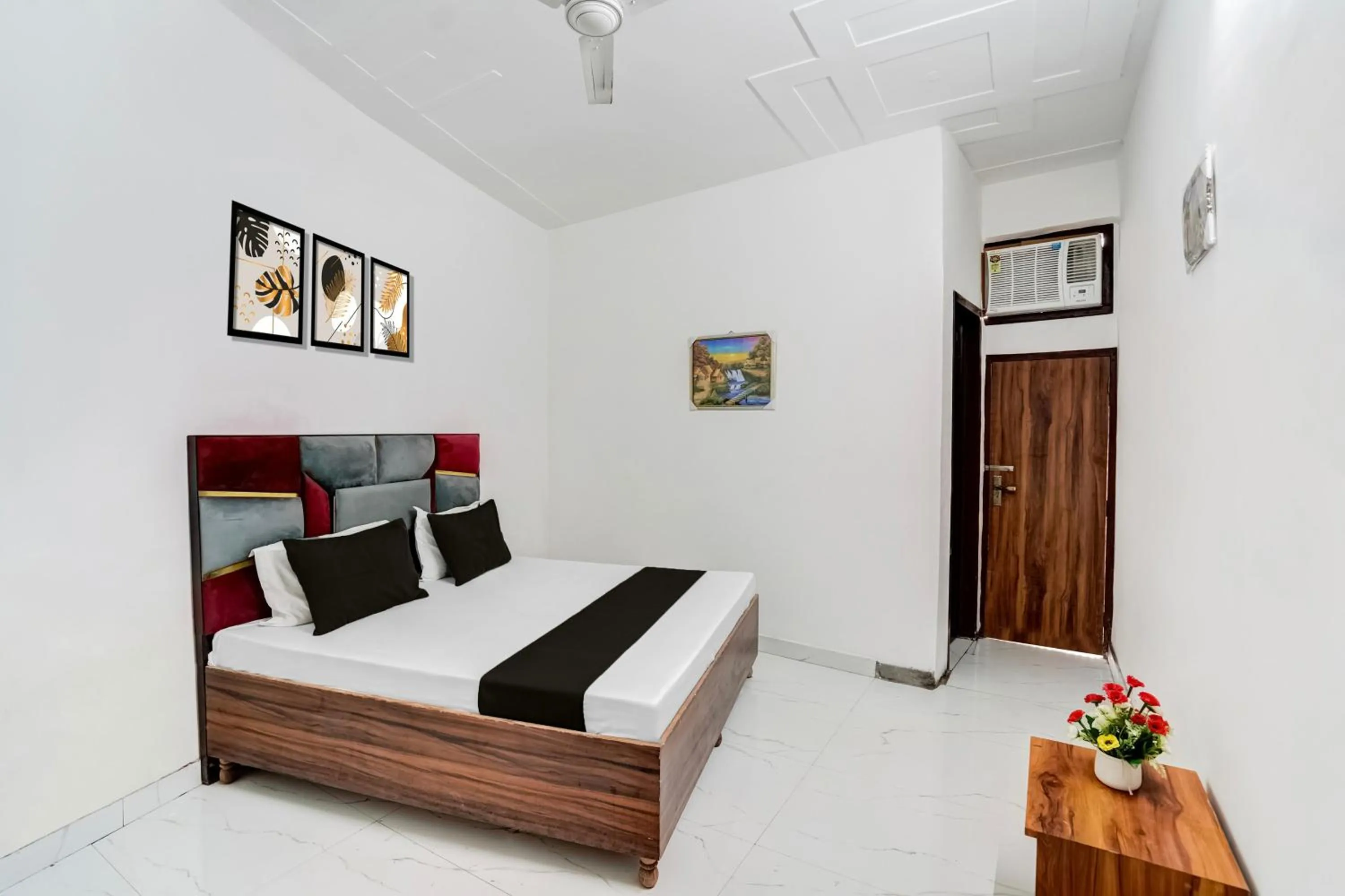 Bedroom, Bed in Super Hotel O Burari New Delhi