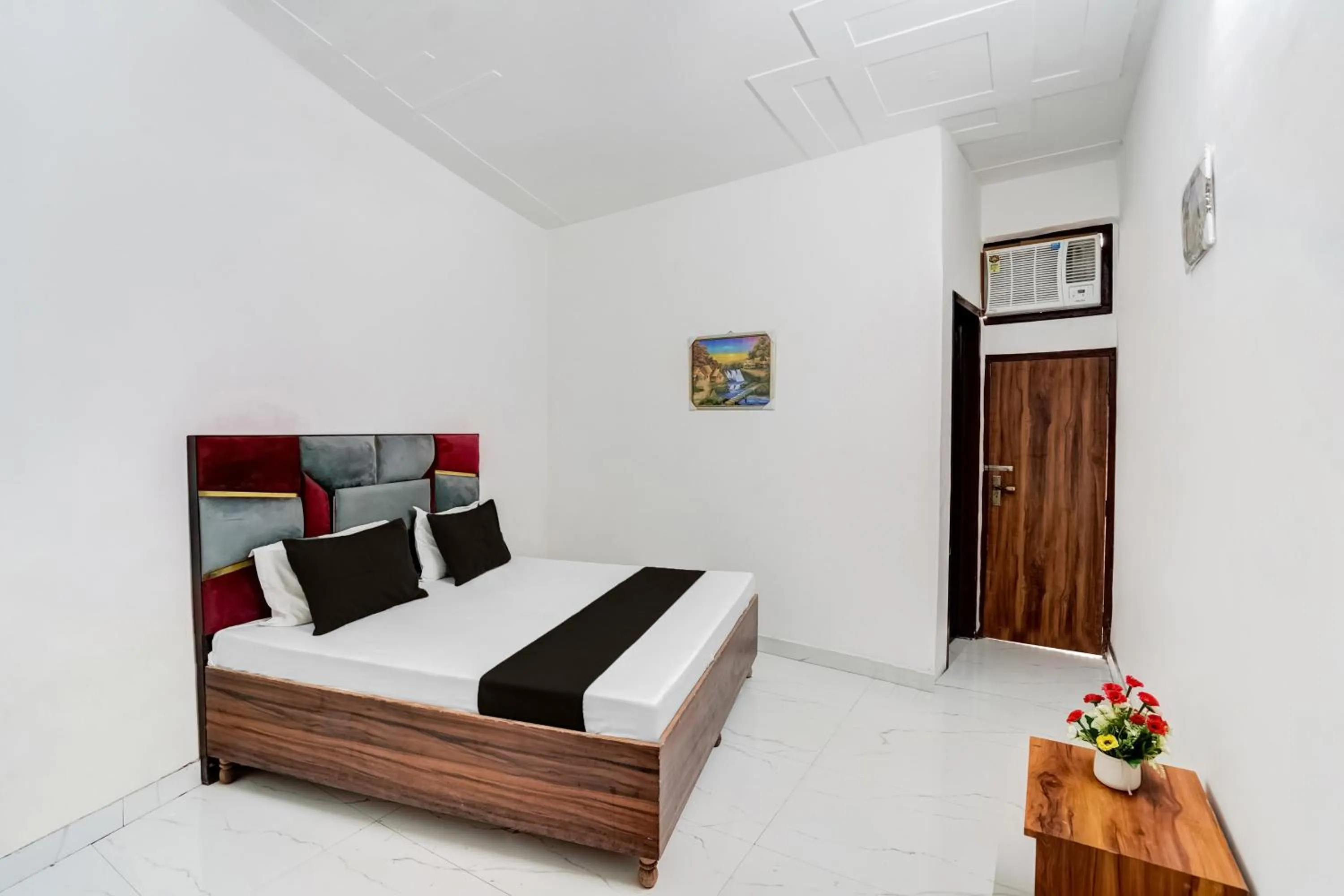 Bedroom, Bed in Super Hotel O Burari New Delhi