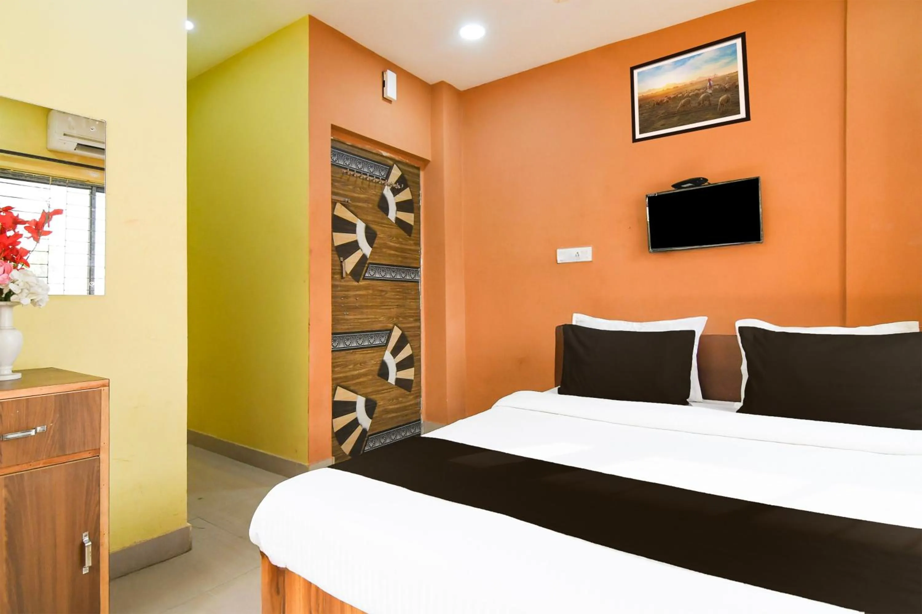 Bedroom, Bed in Hotel O Beleghata Formerly Santoshi Banquet And Marriage Hall