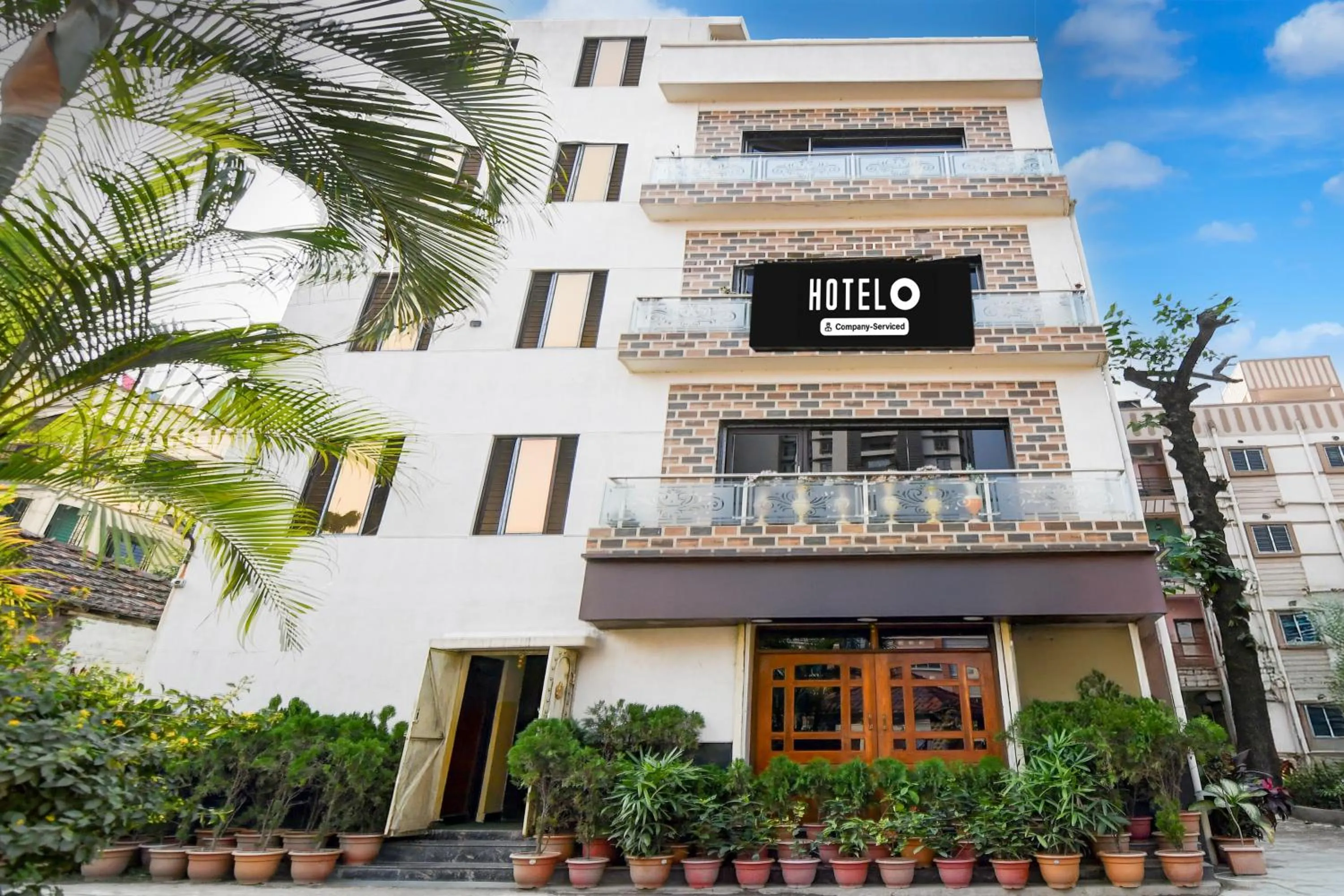 Facade/entrance in Hotel O Beleghata Formerly Santoshi Banquet And Marriage Hall