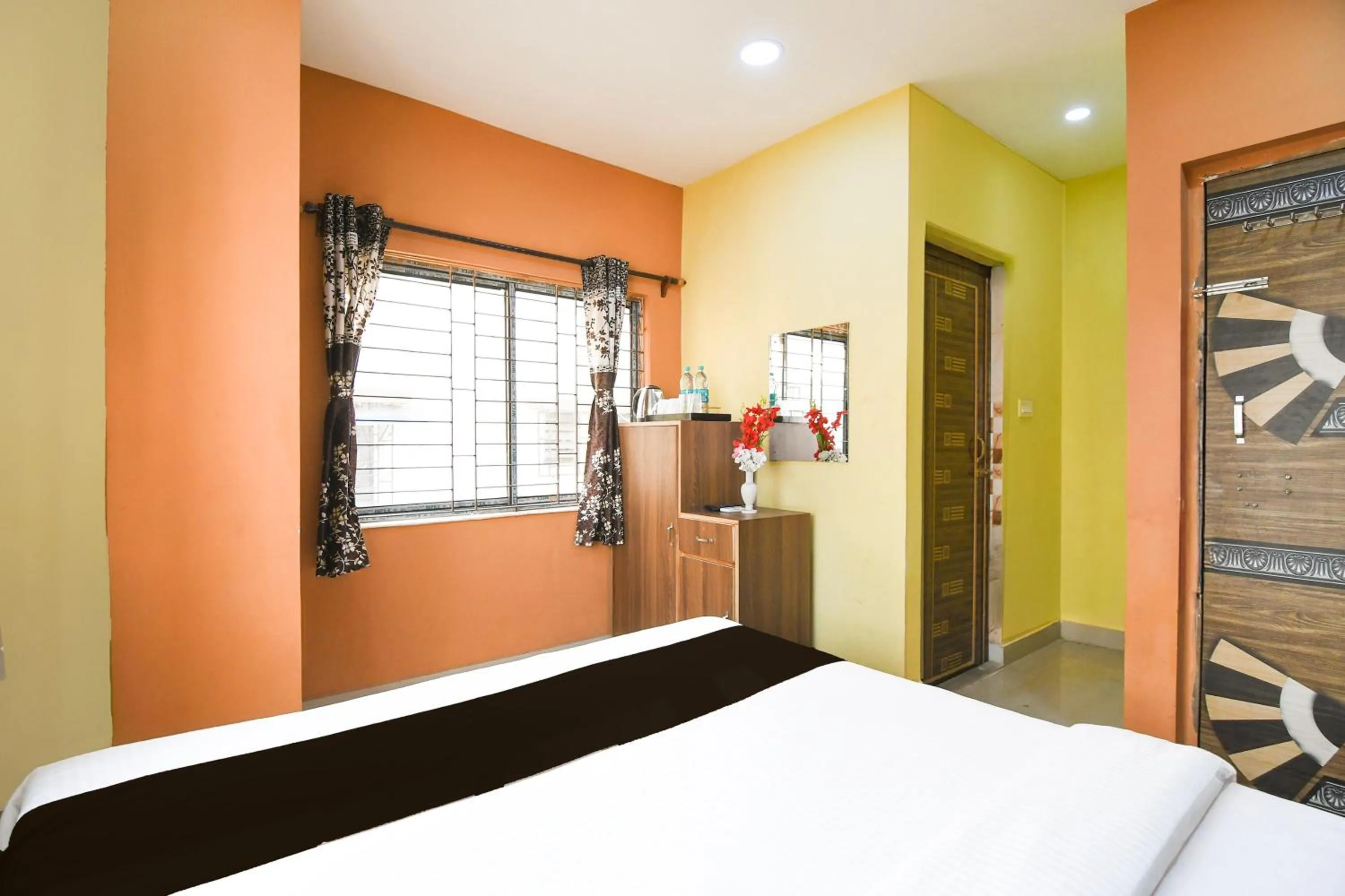 Bedroom, Bed in Hotel O Beleghata Formerly Santoshi Banquet And Marriage Hall