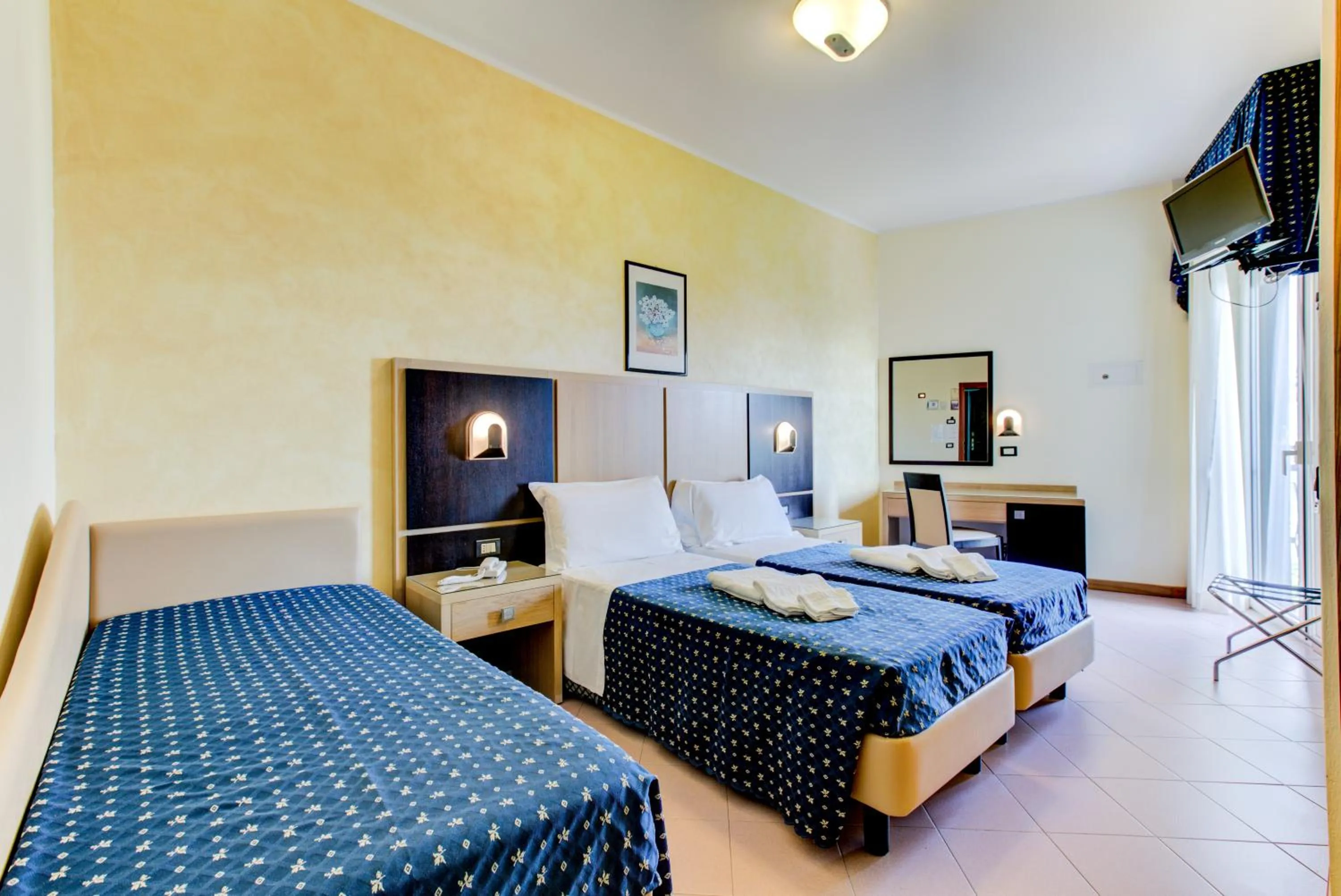 Photo of the whole room, Bed in Hotel Verona