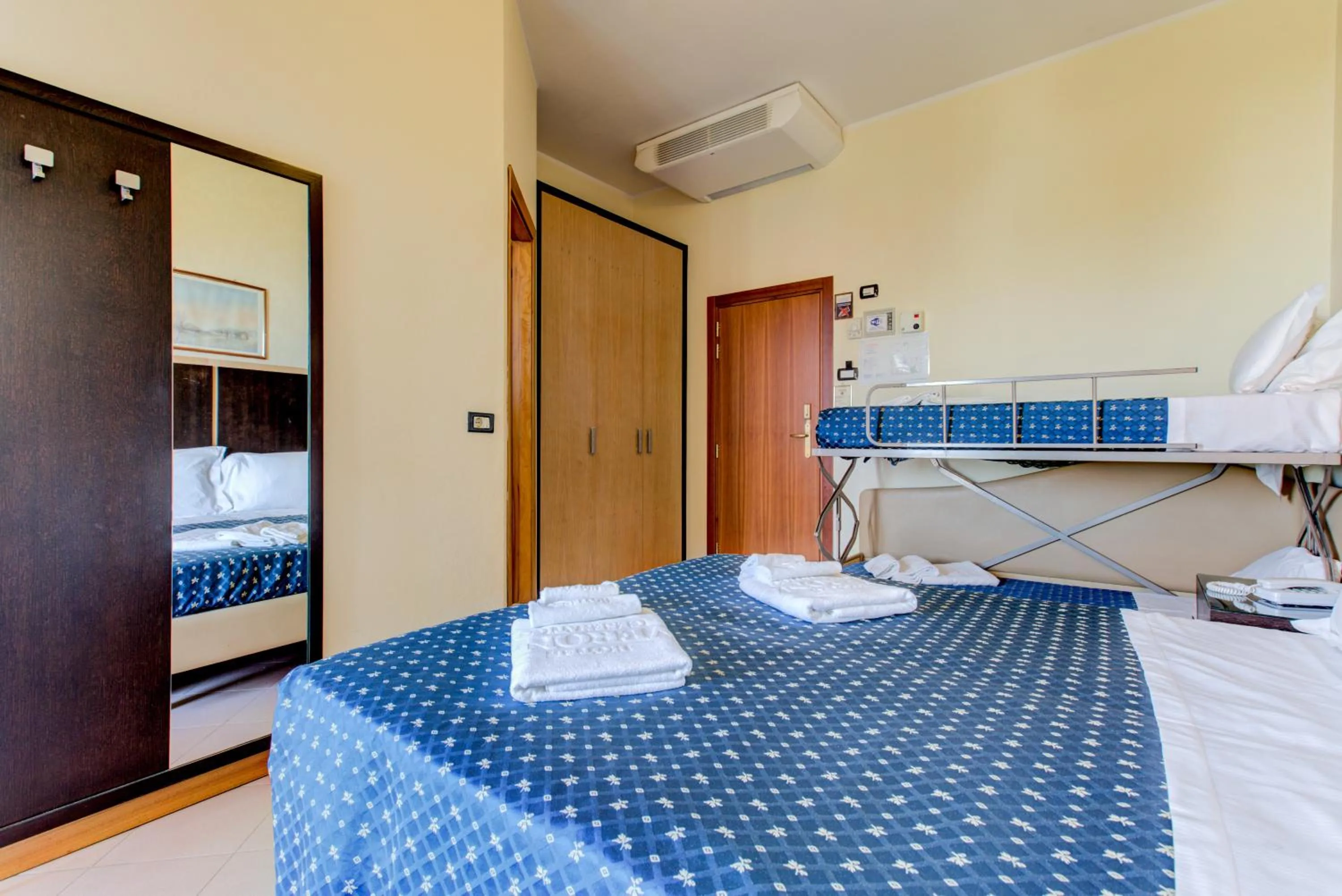 Photo of the whole room, Bed in Hotel Verona