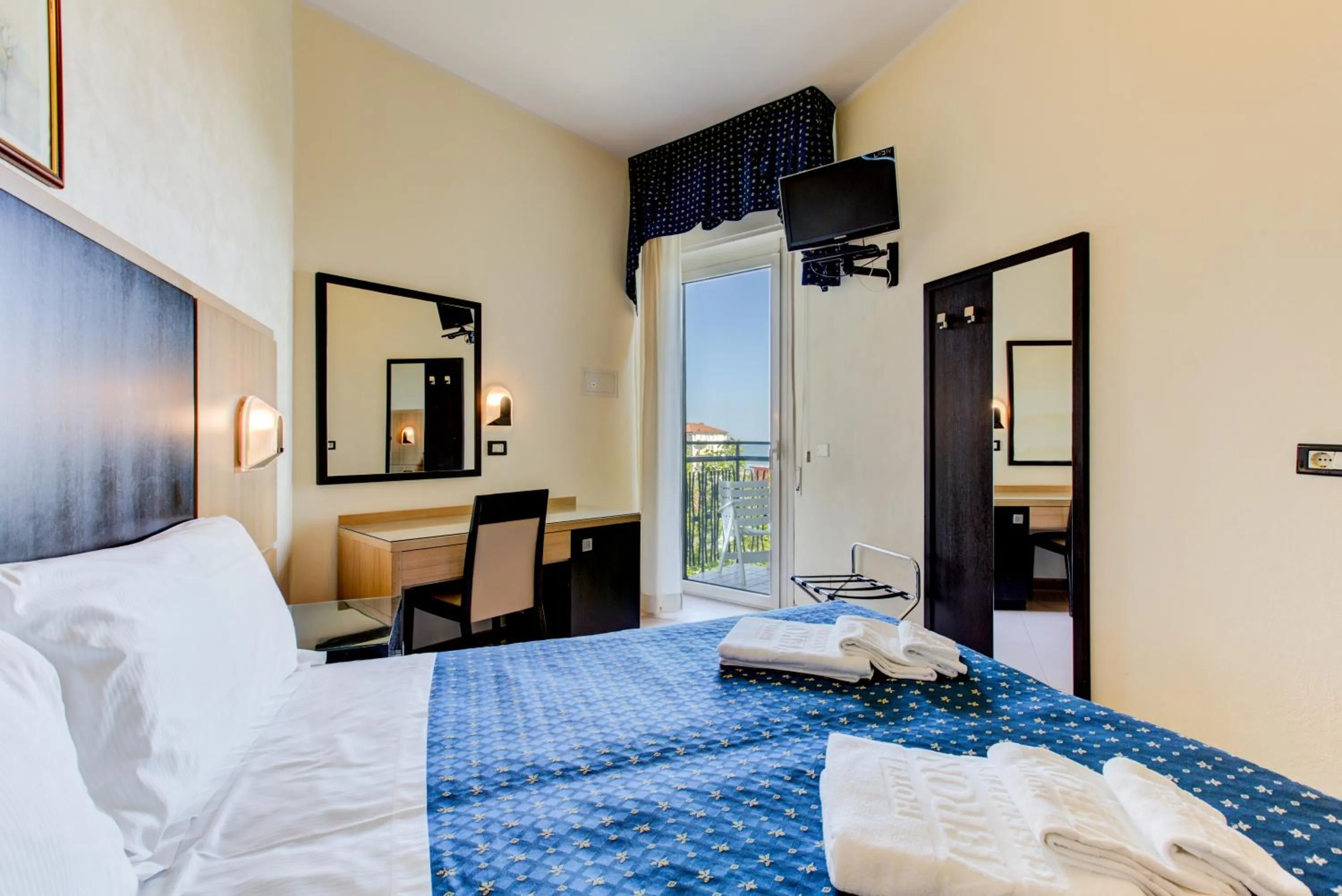 Photo of the whole room, Bed in Hotel Verona