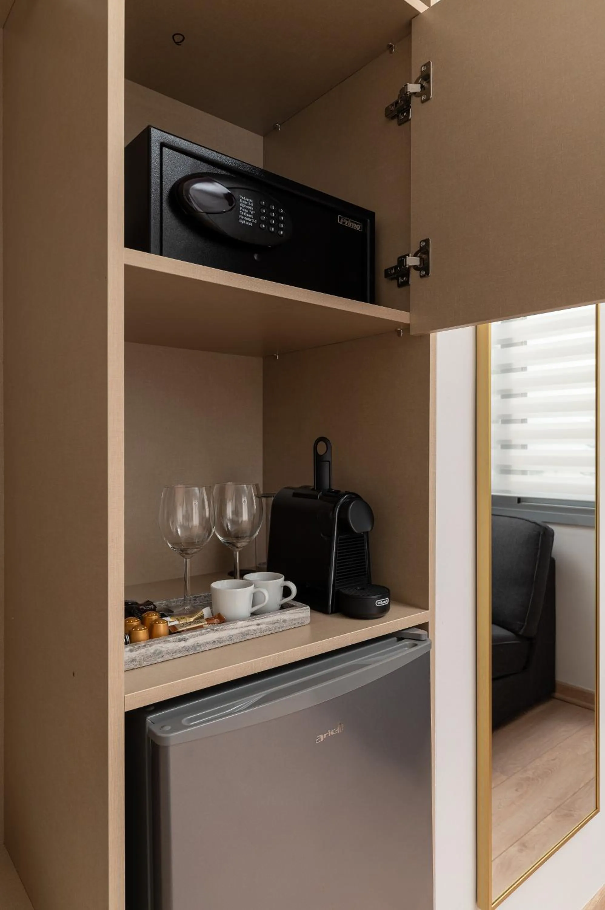 Coffee/tea facilities in Phalerus Suites