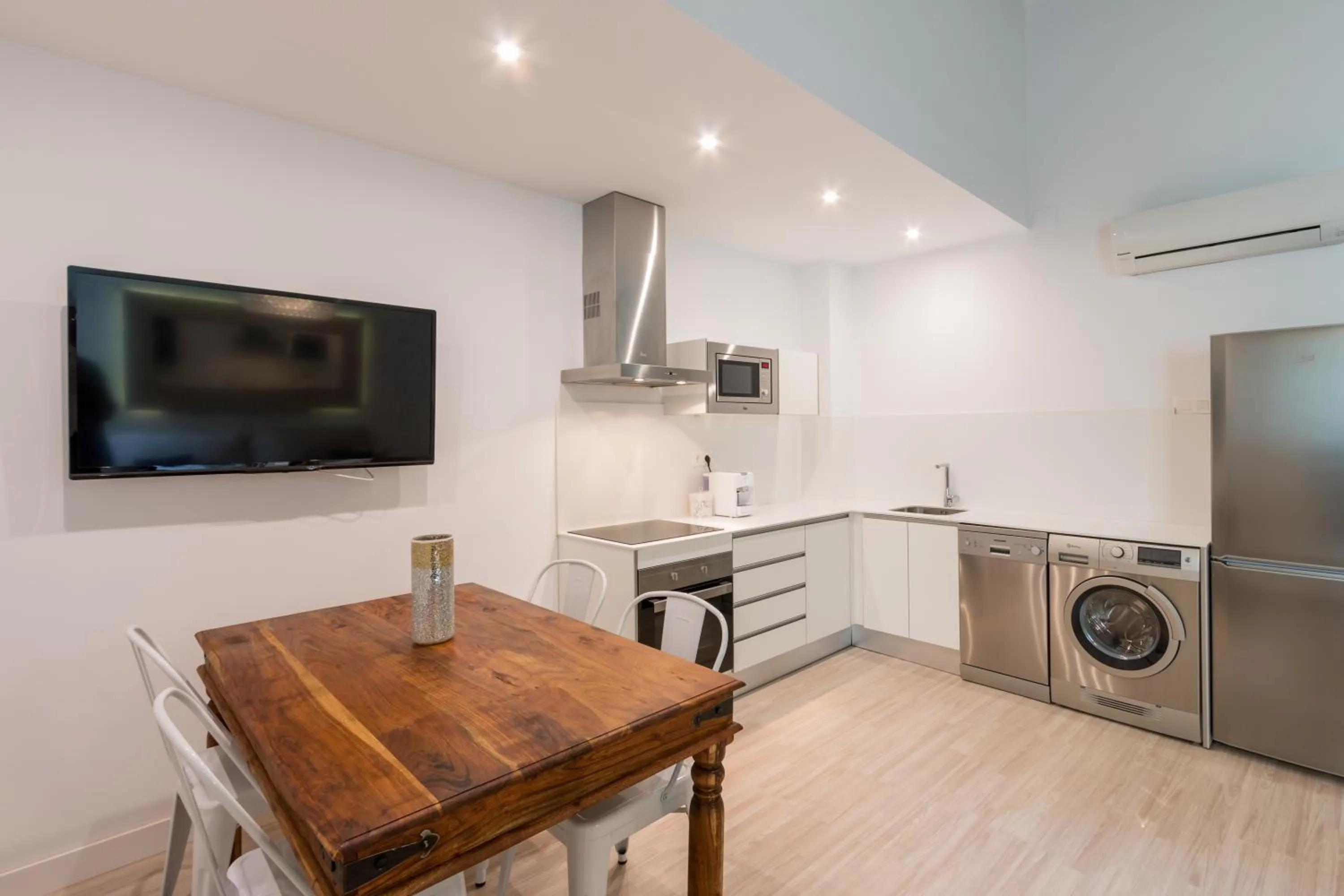 Communal lounge/ TV room in Palacio Cabrera - Lillo