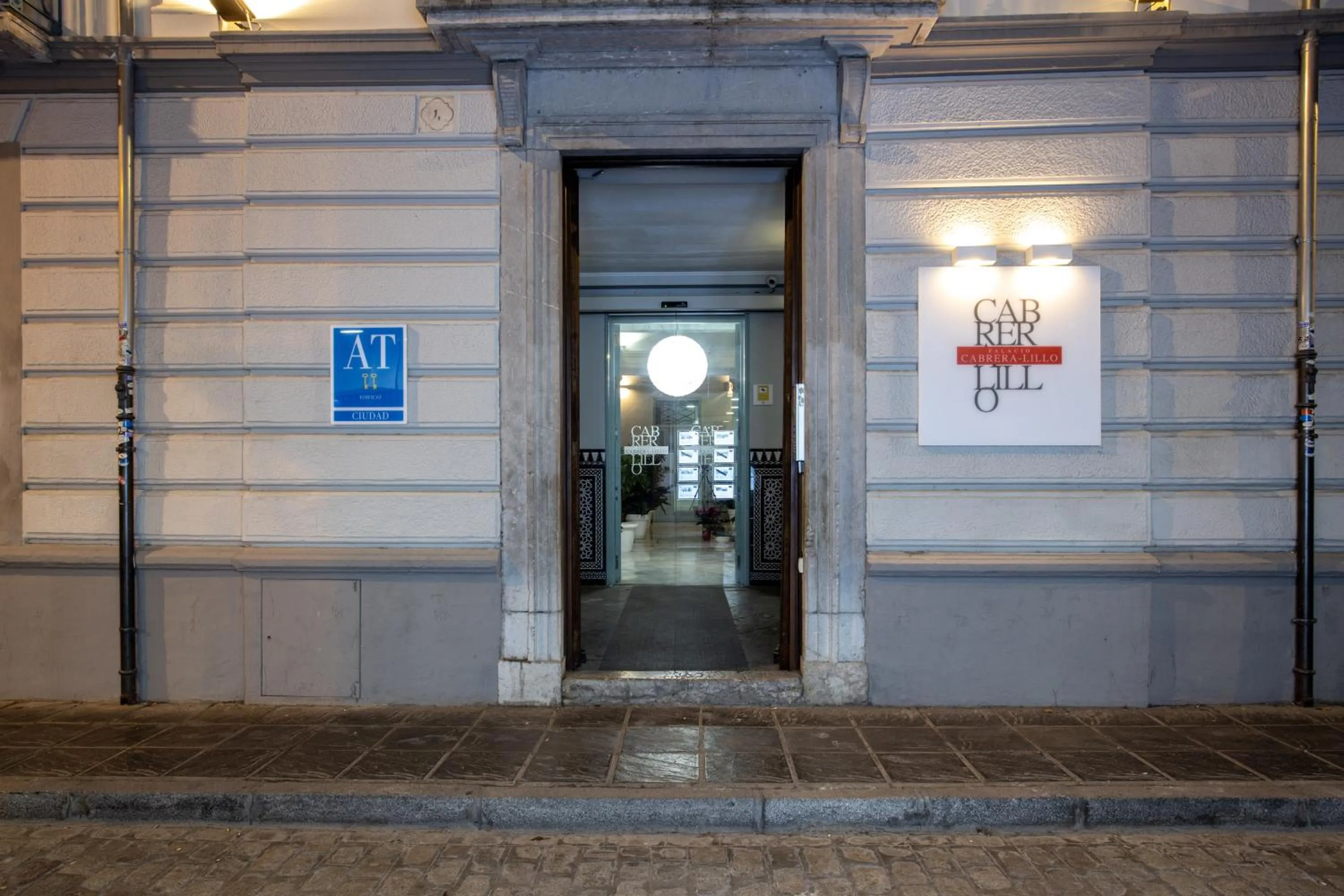 Facade/entrance in Palacio Cabrera - Lillo
